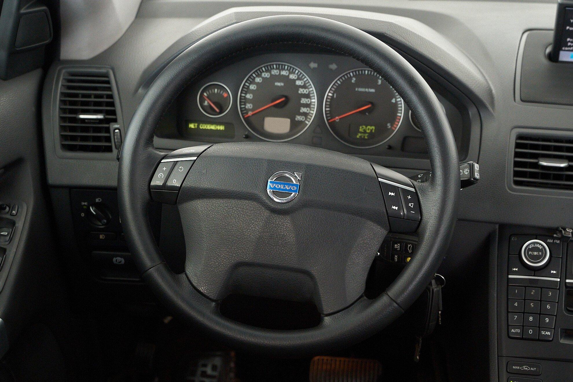 Volvo XC90 2010, серебряный