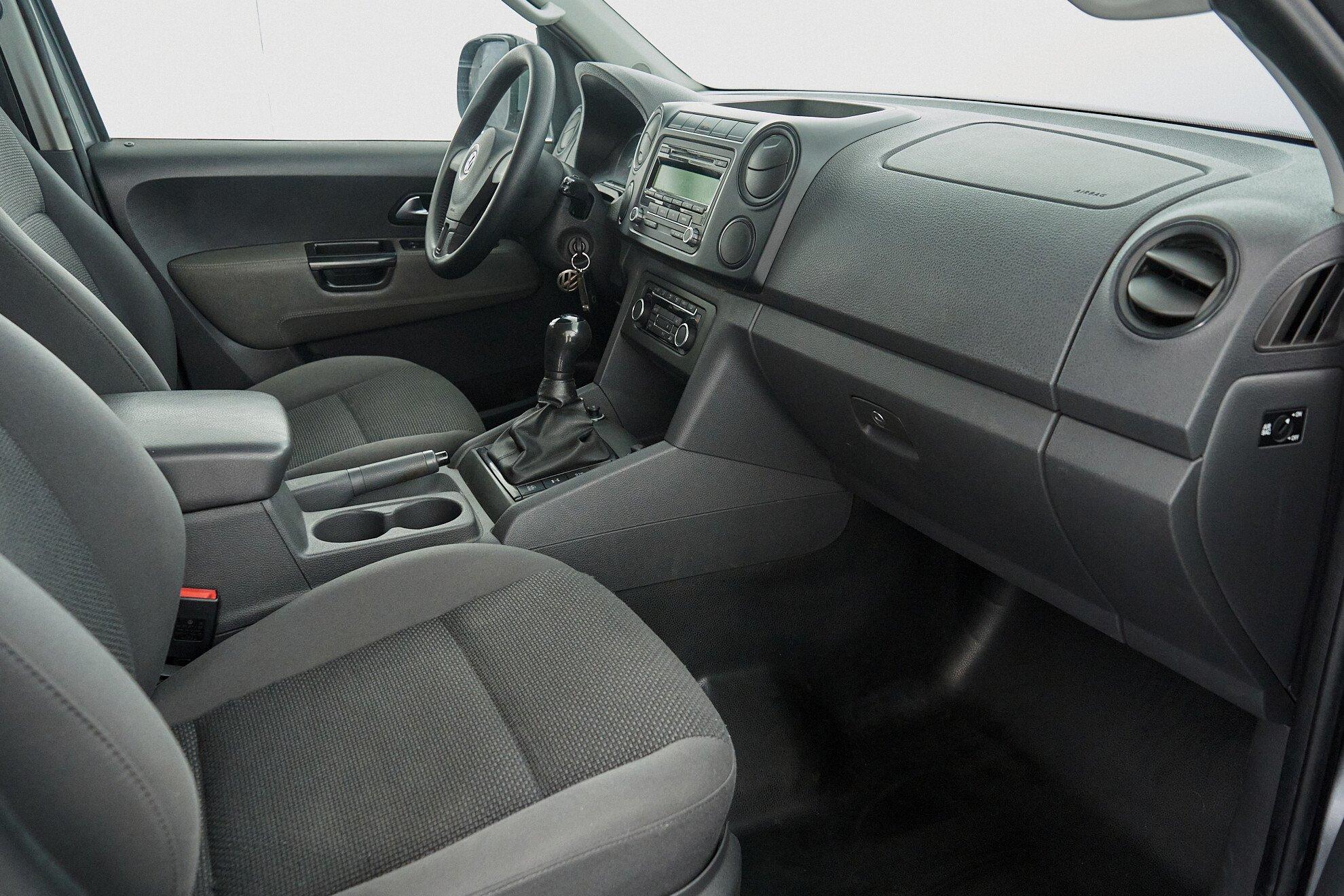 Volkswagen Amarok 2011, серый