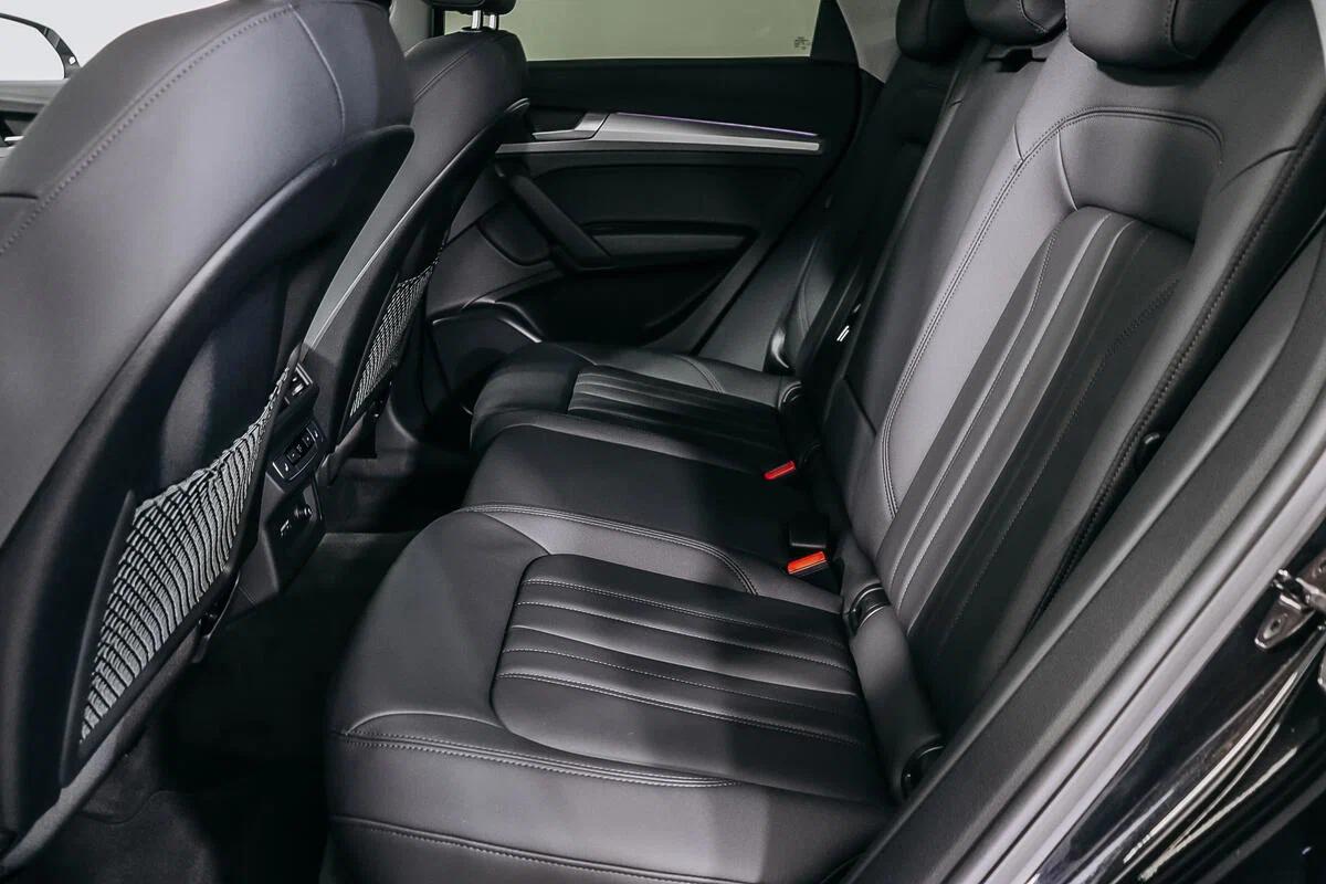 Audi Q5 2022, черный