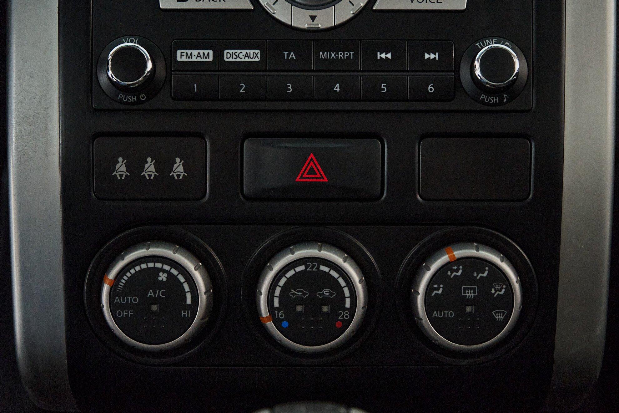 Nissan X-Trail 2011, серебряный