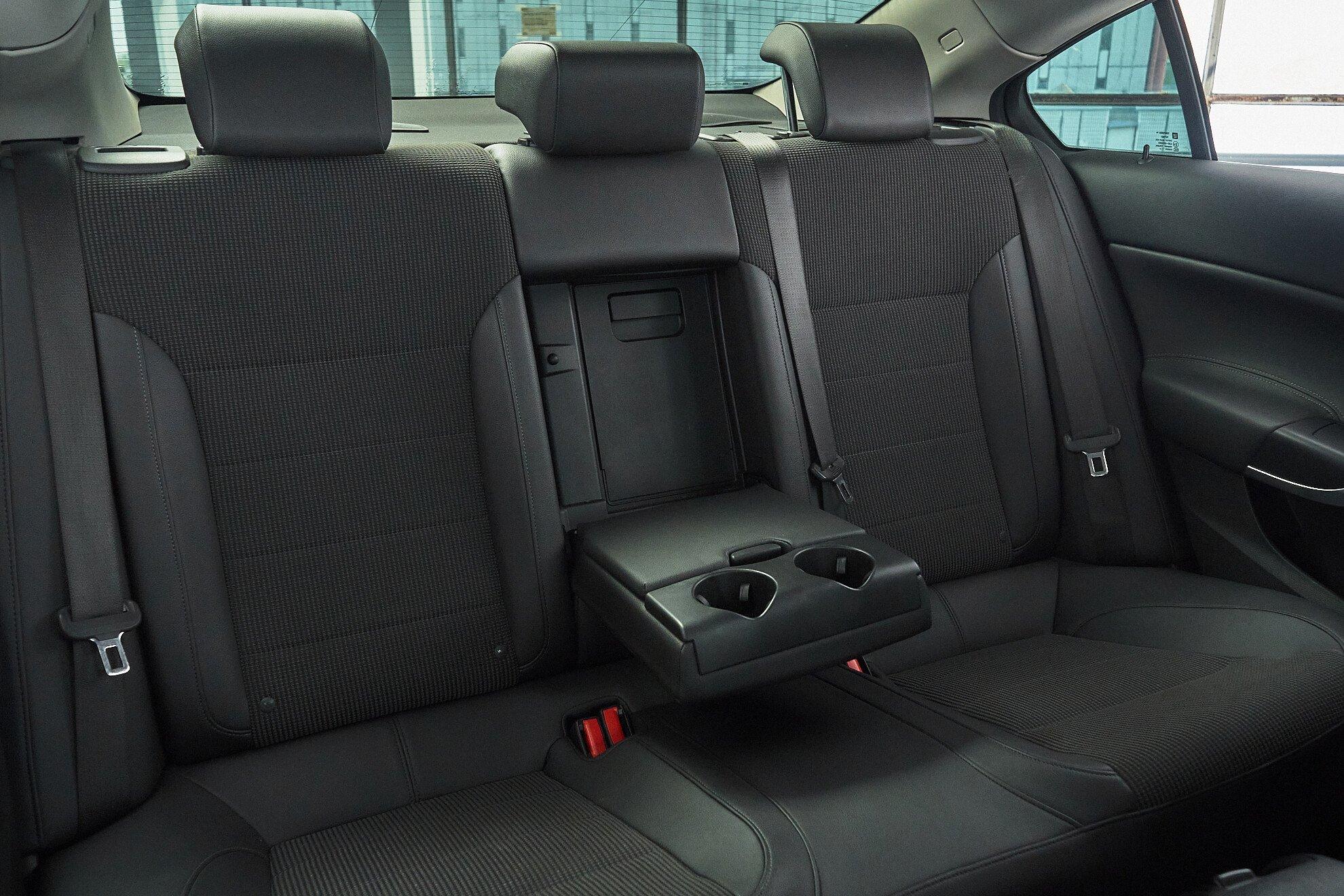 Opel Insignia 2012, черный