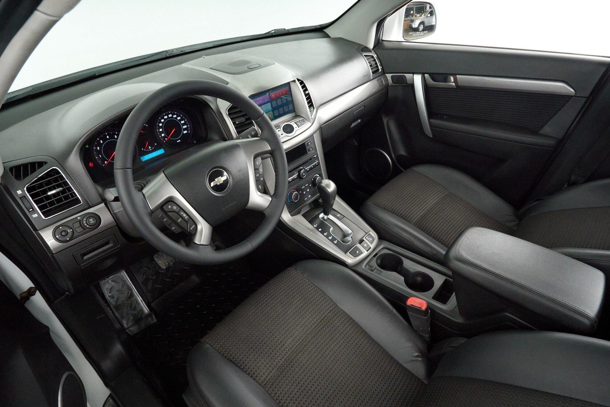 Chevrolet Captiva 2012, белый