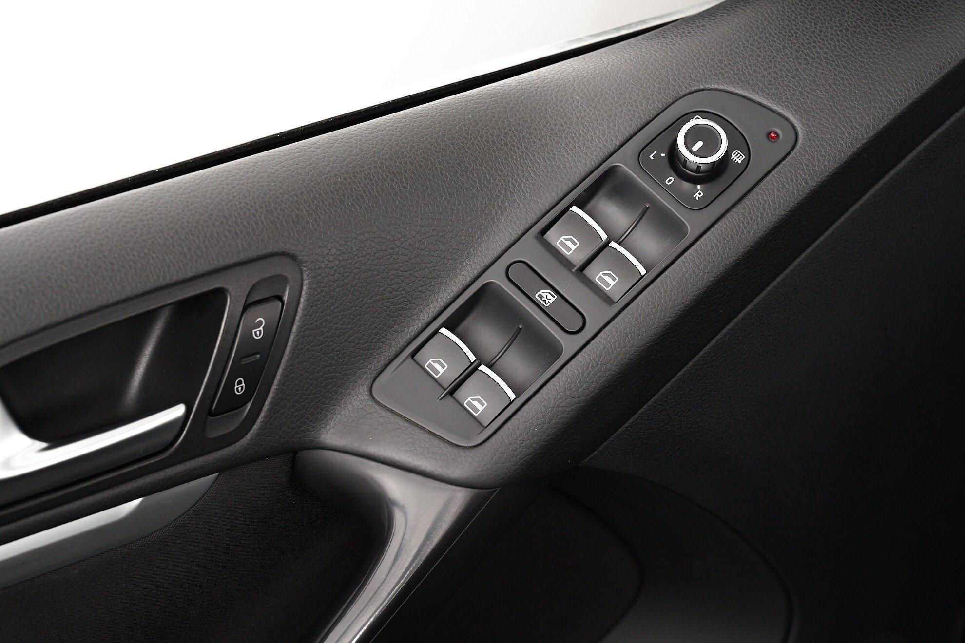 Volkswagen Tiguan 2012, черный