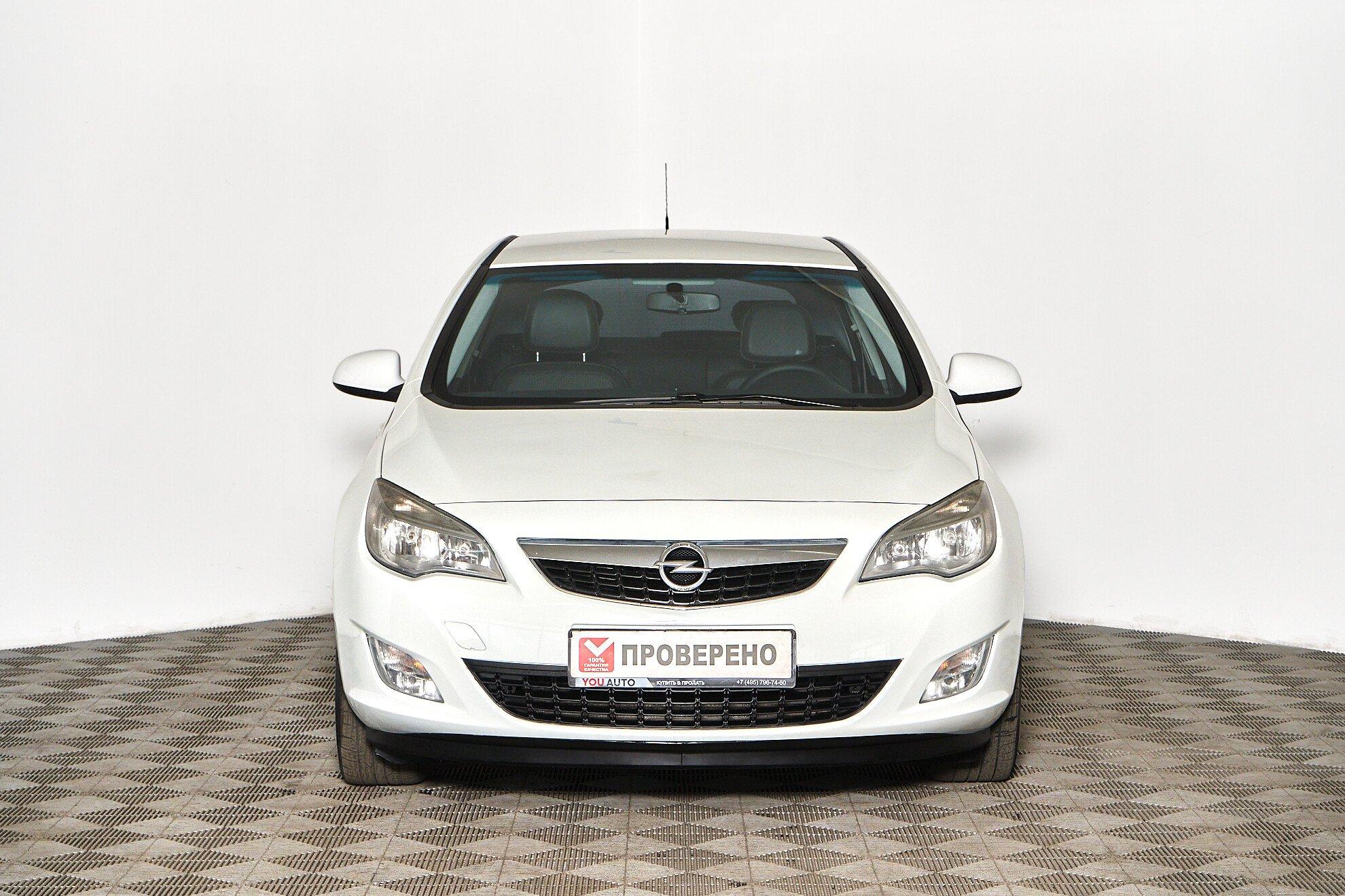Opel Astra 2012, белый