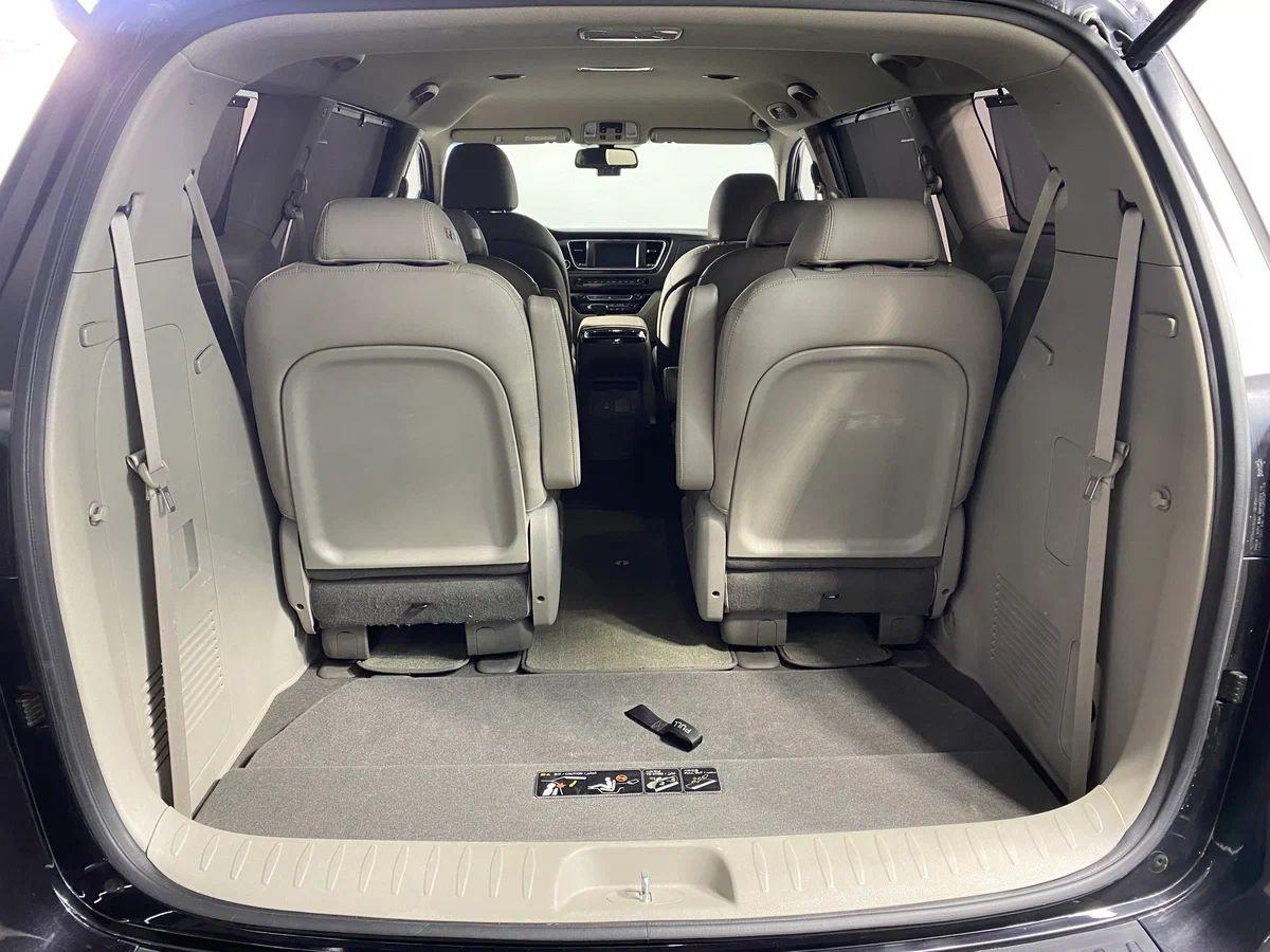 Kia Carnival 2018, серый