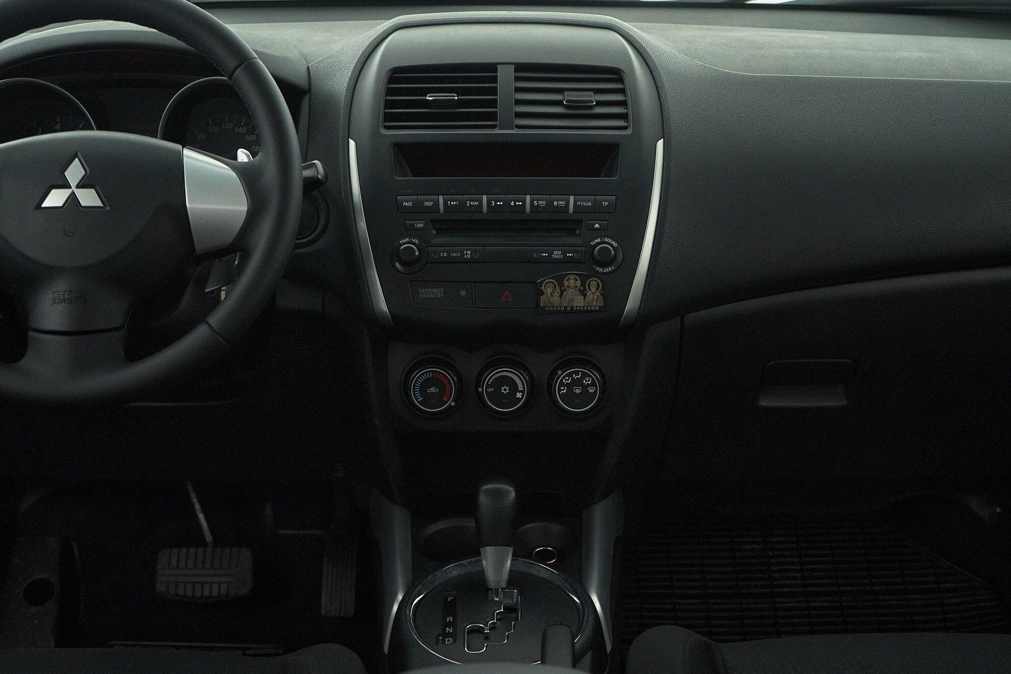 Mitsubishi ASX 2012, белый