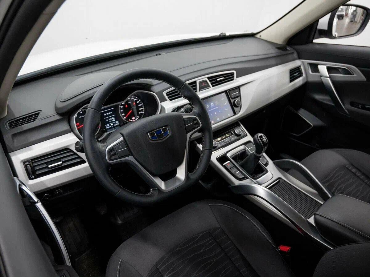Geely Atlas 2020, белый