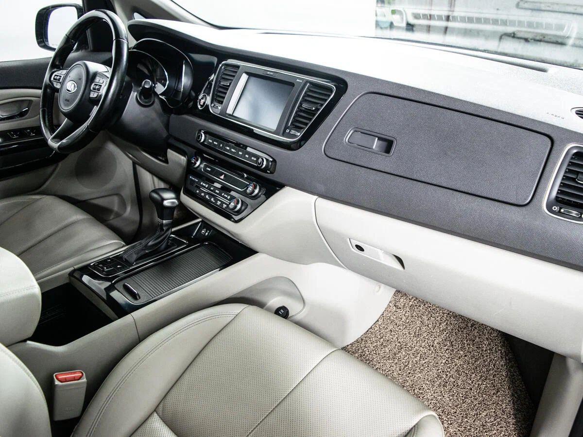 Kia Carnival 2015, черный