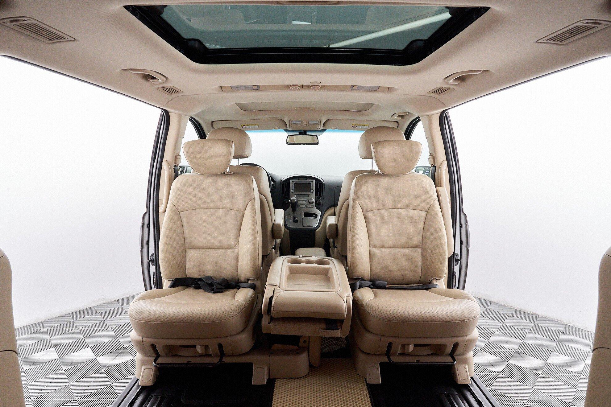 Hyundai Grand Starex 2013, серебряный