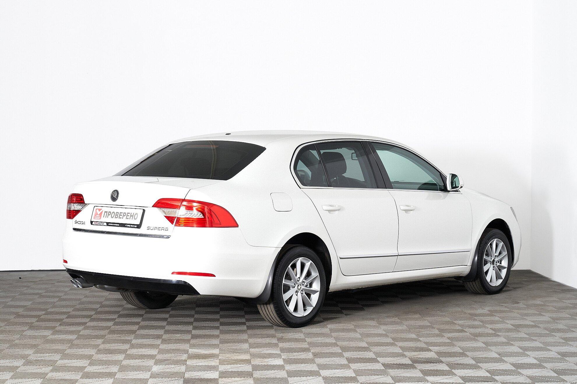 Skoda Superb 2013, белый