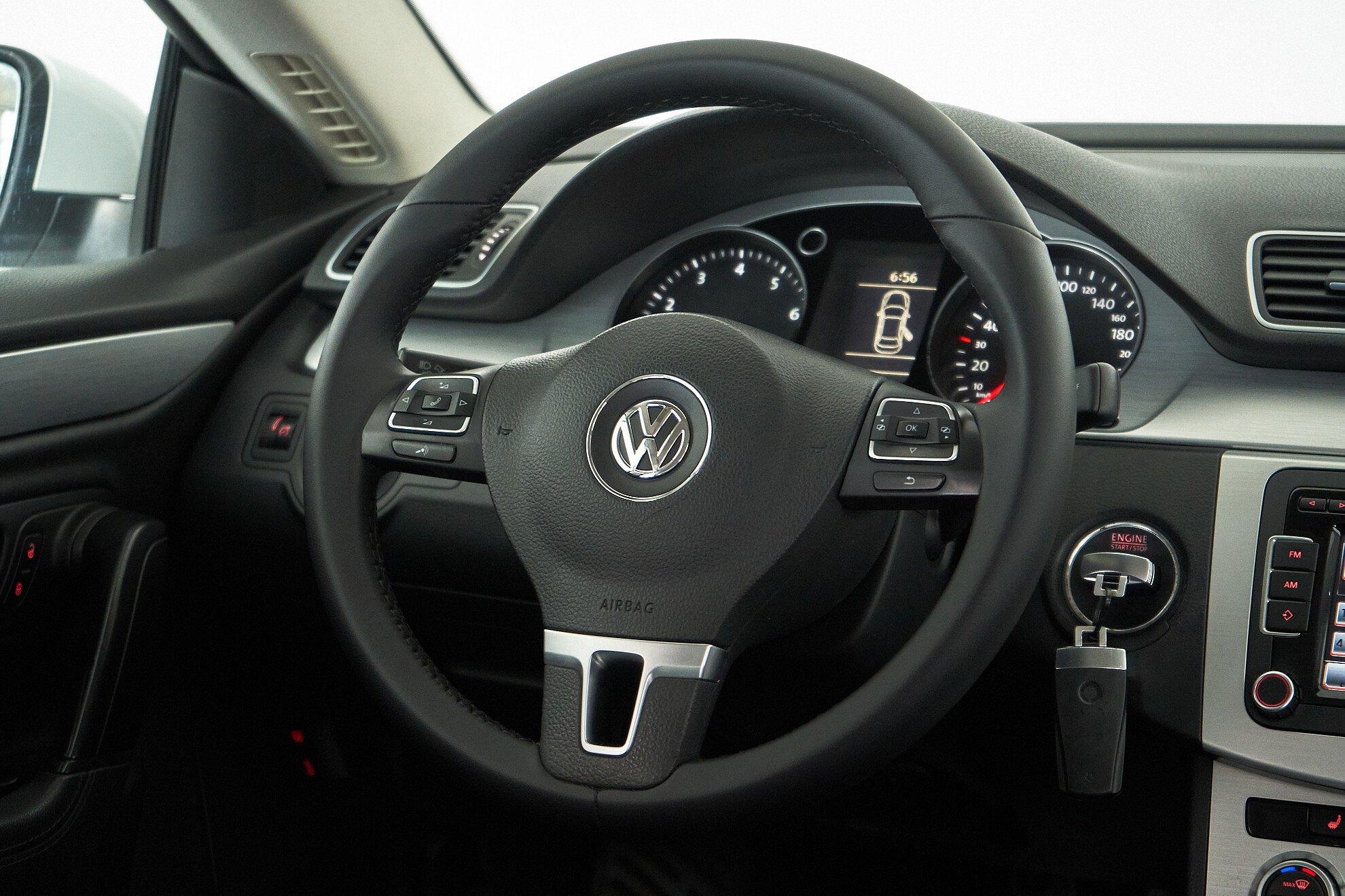 Volkswagen Passat CC 2012, белый