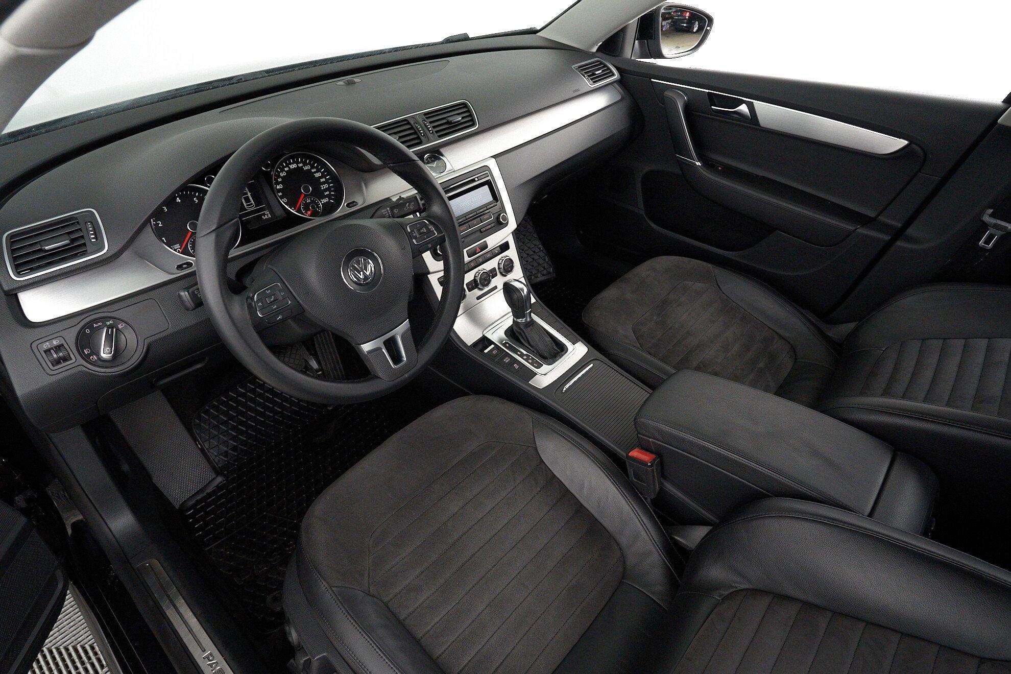 Volkswagen Passat 2011, черный