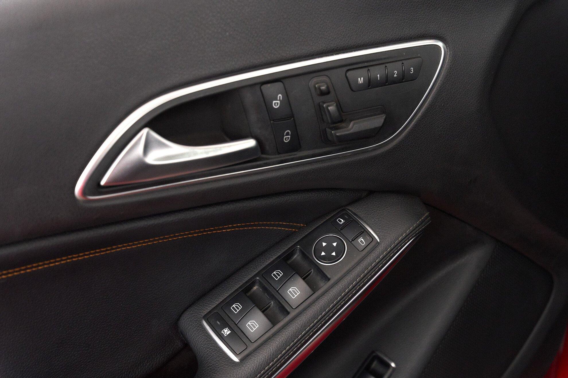 Mercedes-Benz CLA 2014, красный