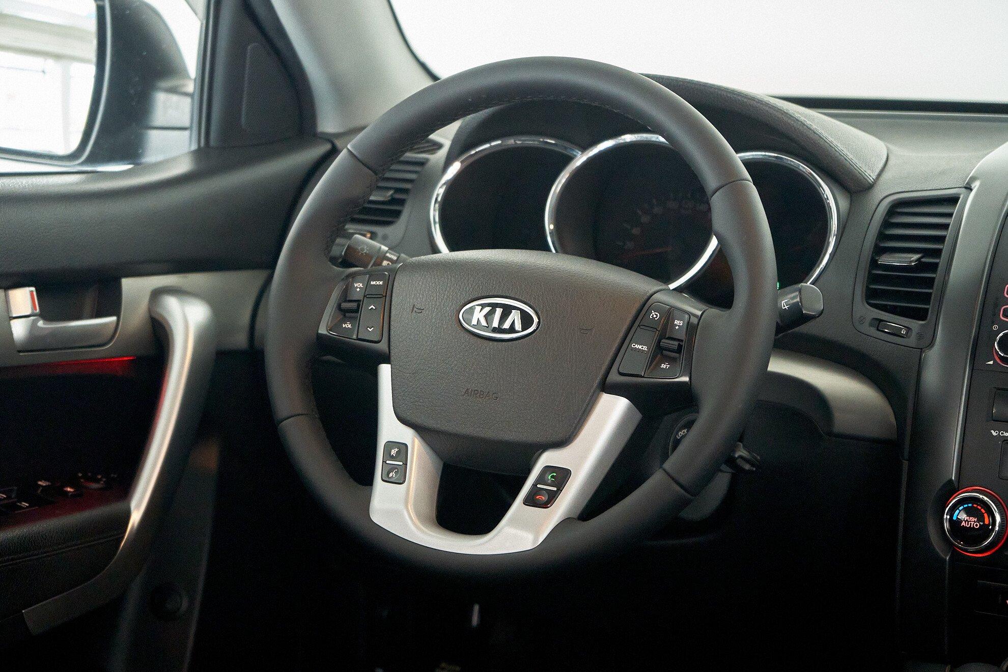 Kia Sorento 2011, черный