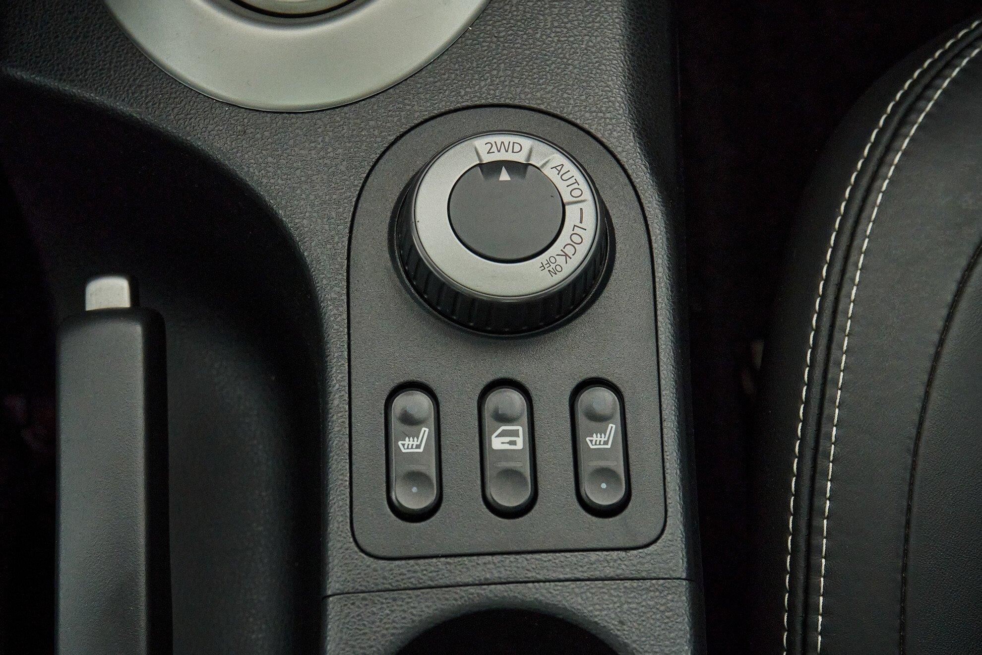 Nissan Qashqai 2011, серебряный