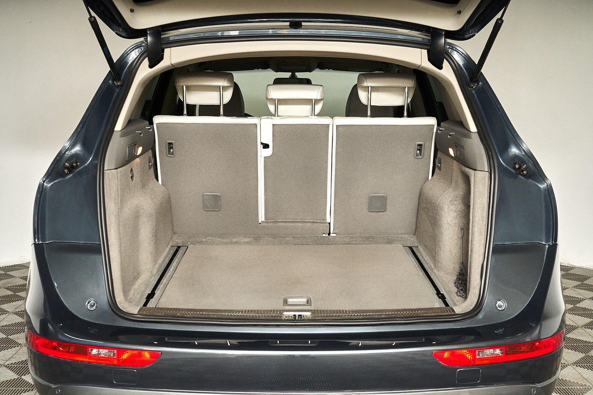 Audi Q5 2011, серый