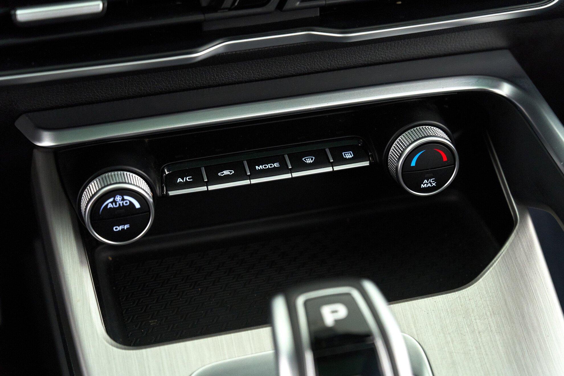 Geely Coolray 2021, белый