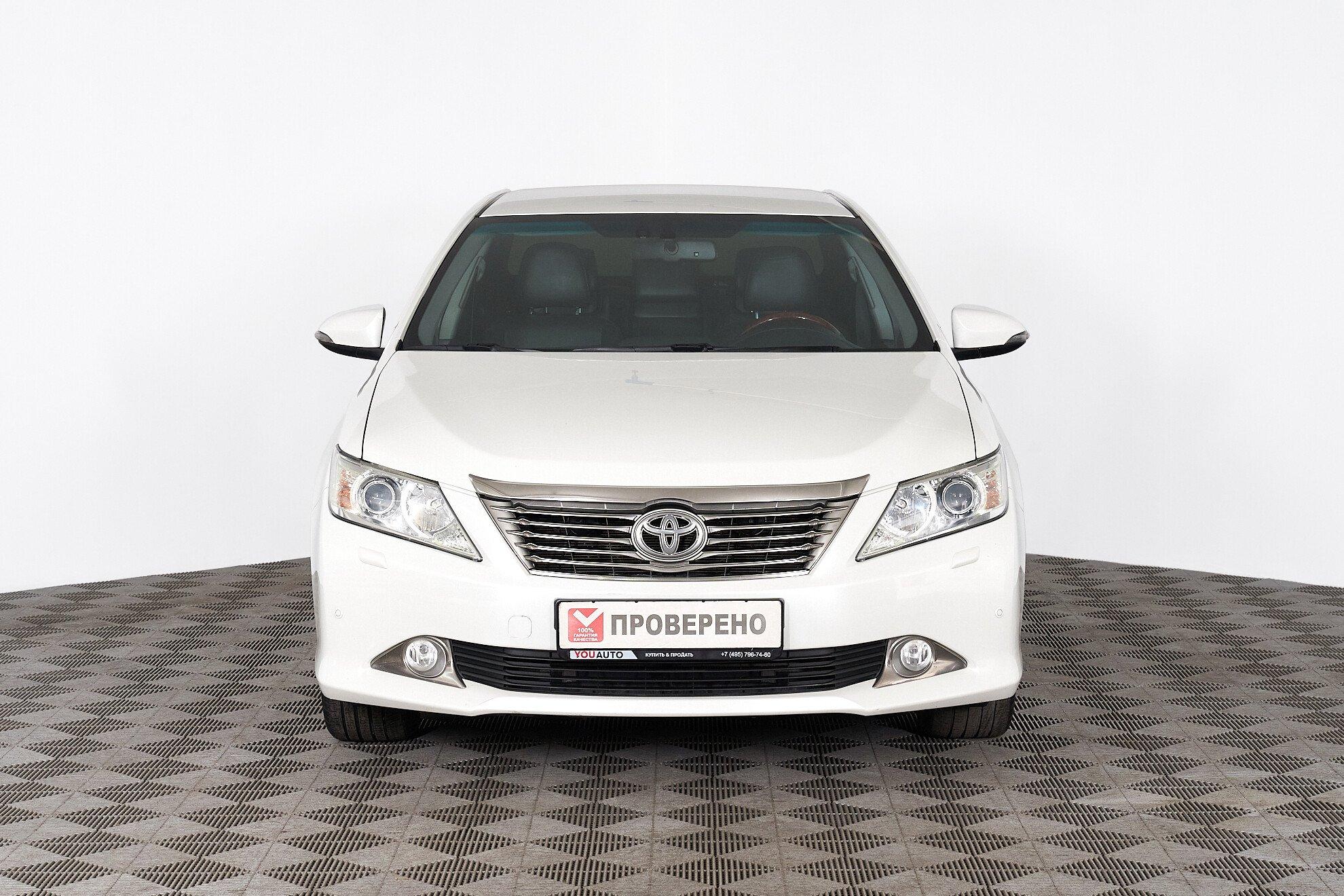 Toyota Camry 2012, белый