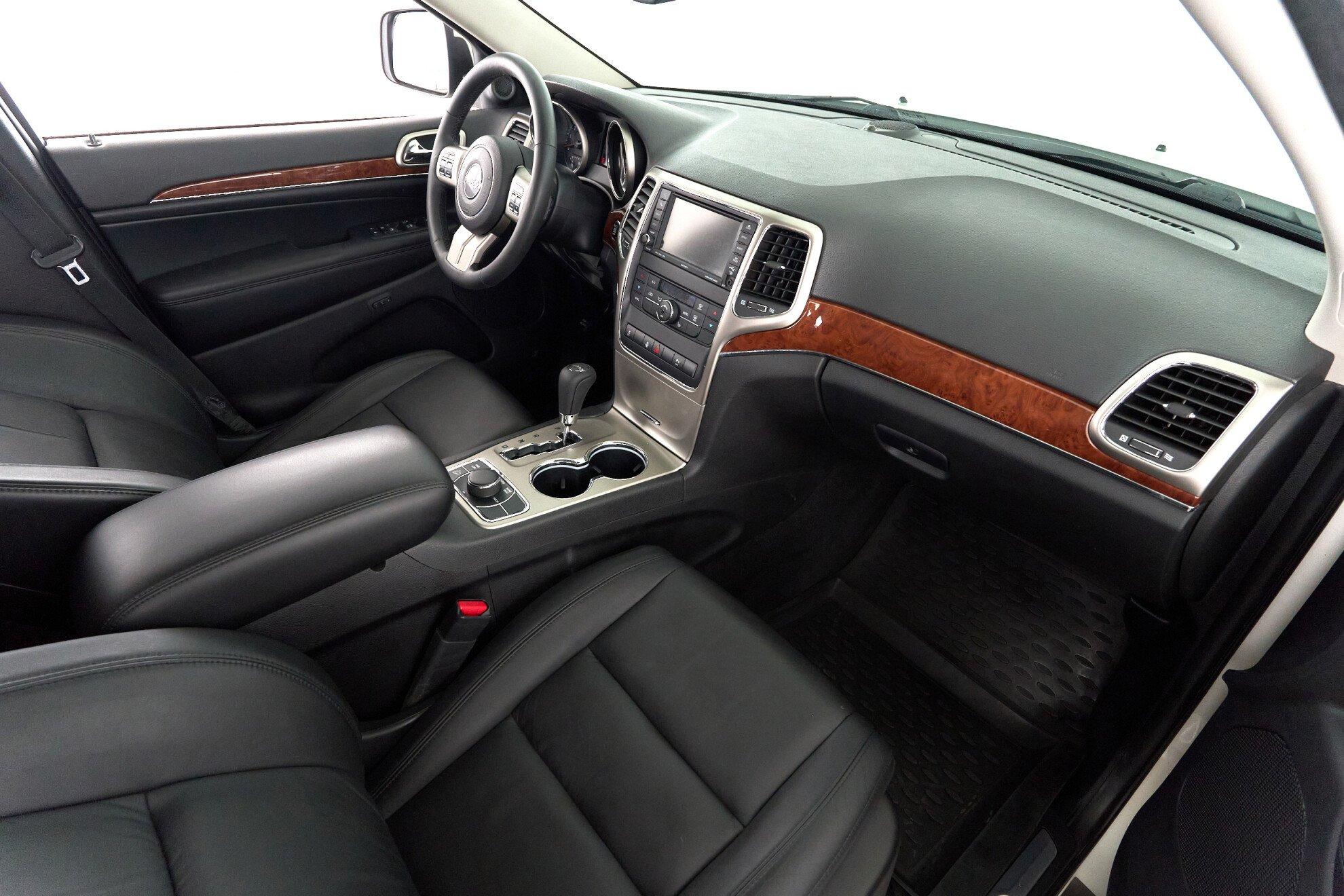 Jeep Grand Cherokee 2011, белый