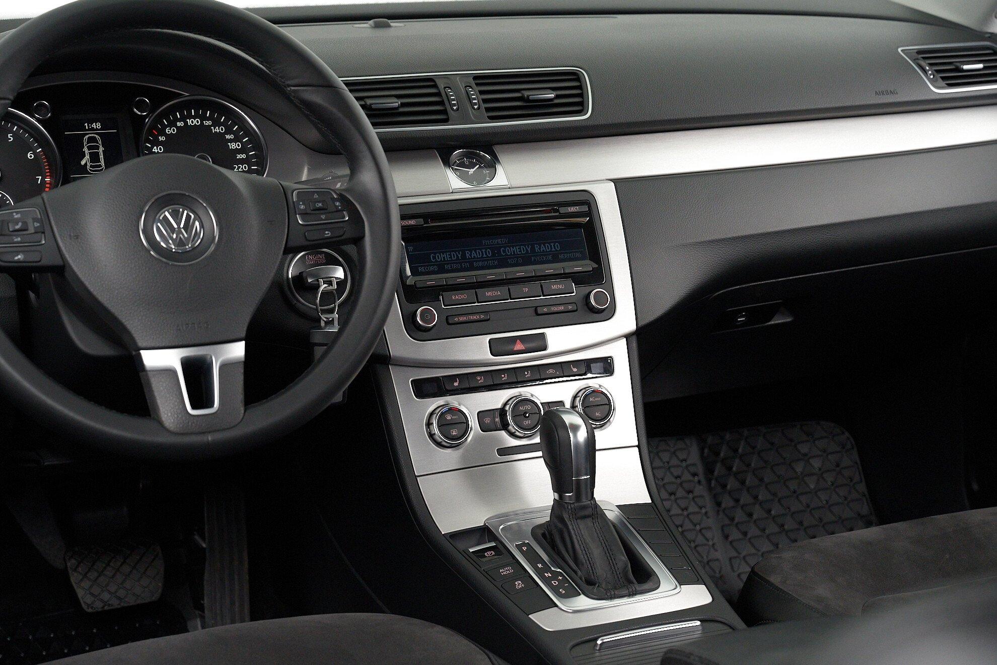 Volkswagen Passat 2011, черный