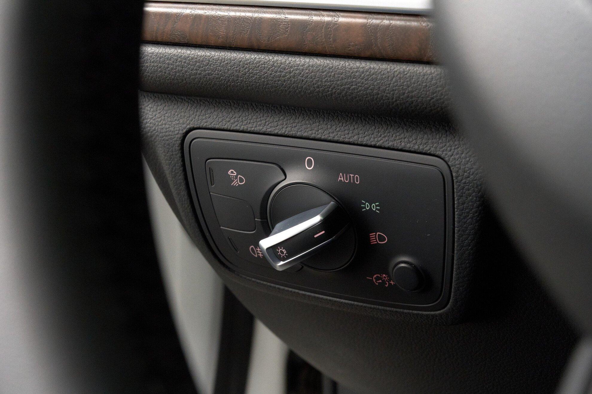 Audi A6 2011, белый