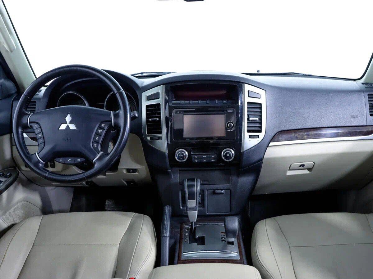 Mitsubishi Pajero 2018, серый