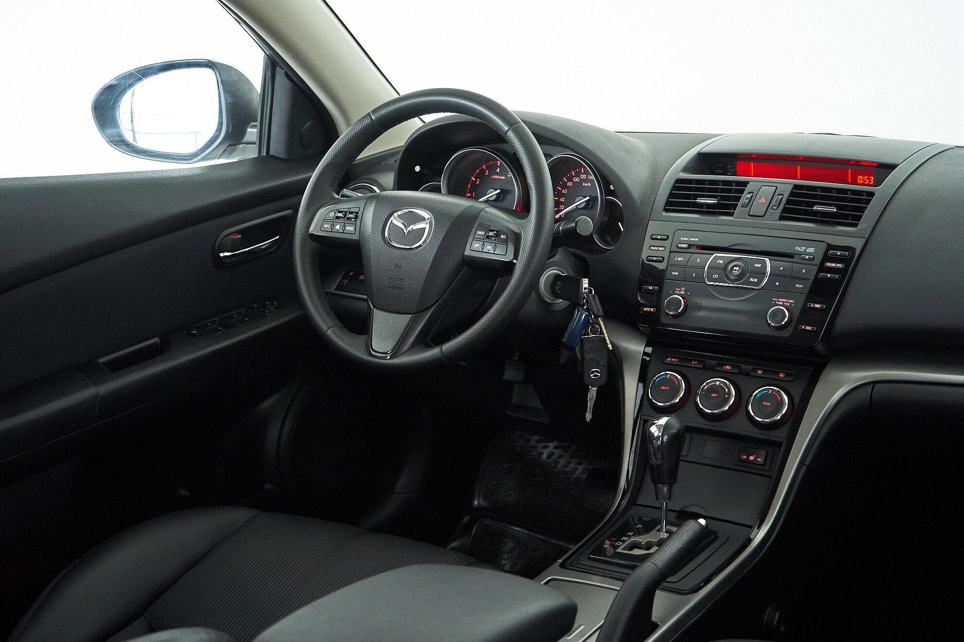 Mazda 6 2010, белый