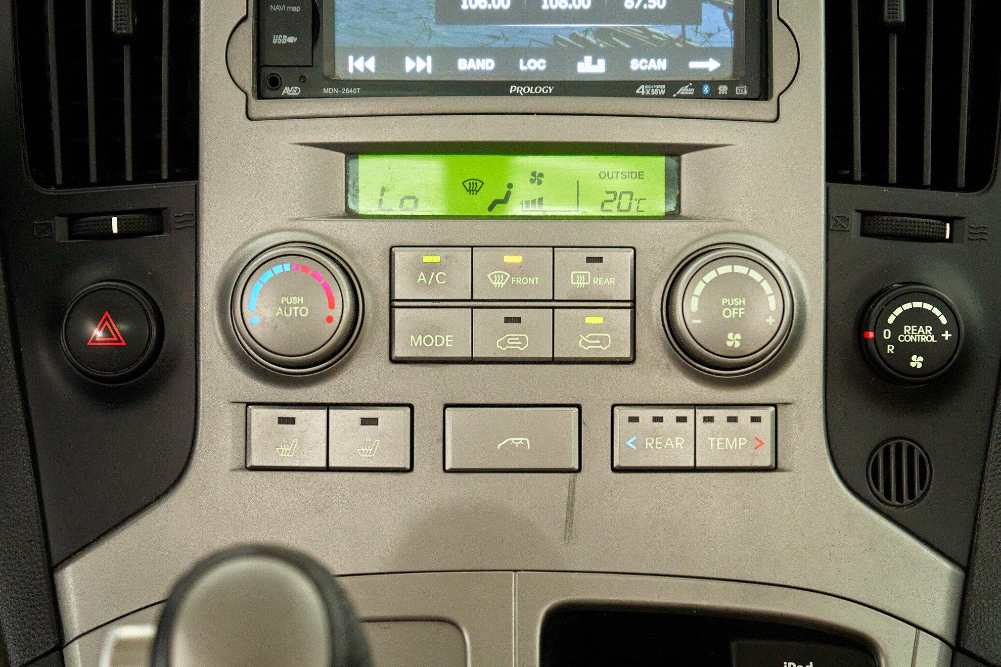 Hyundai Grand Starex 2012, серебряный