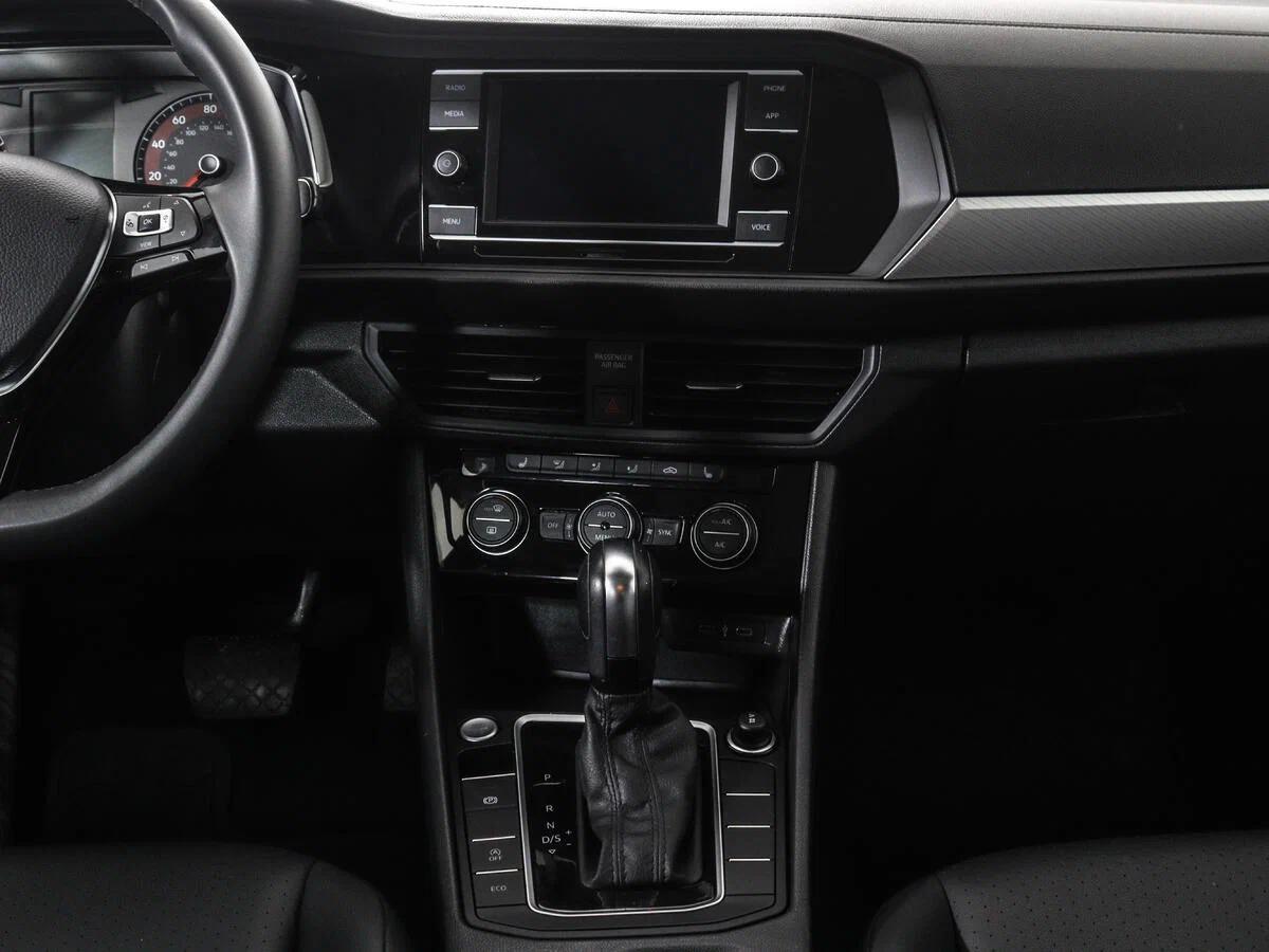 Volkswagen Jetta 2021, серый