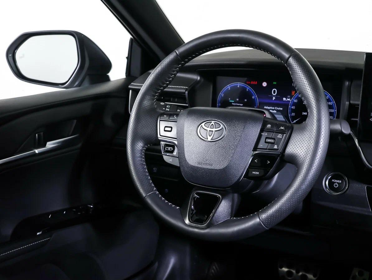 Toyota Camry 2024, белый