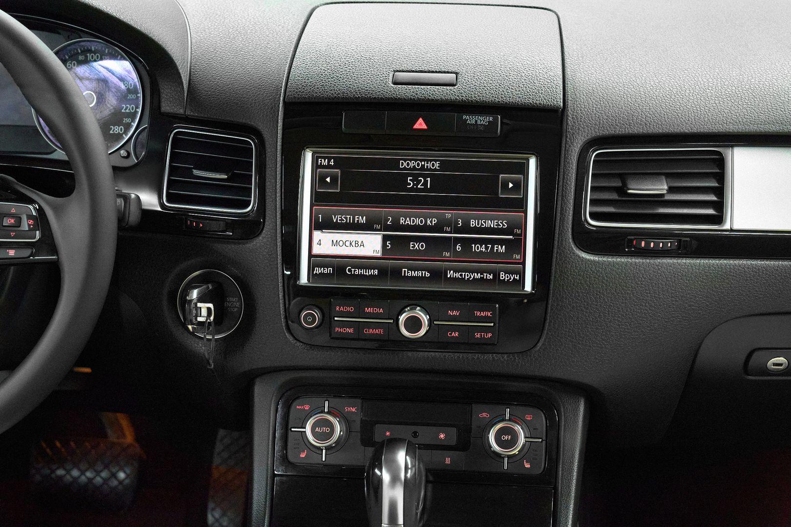 Volkswagen Touareg 2012, коричневый