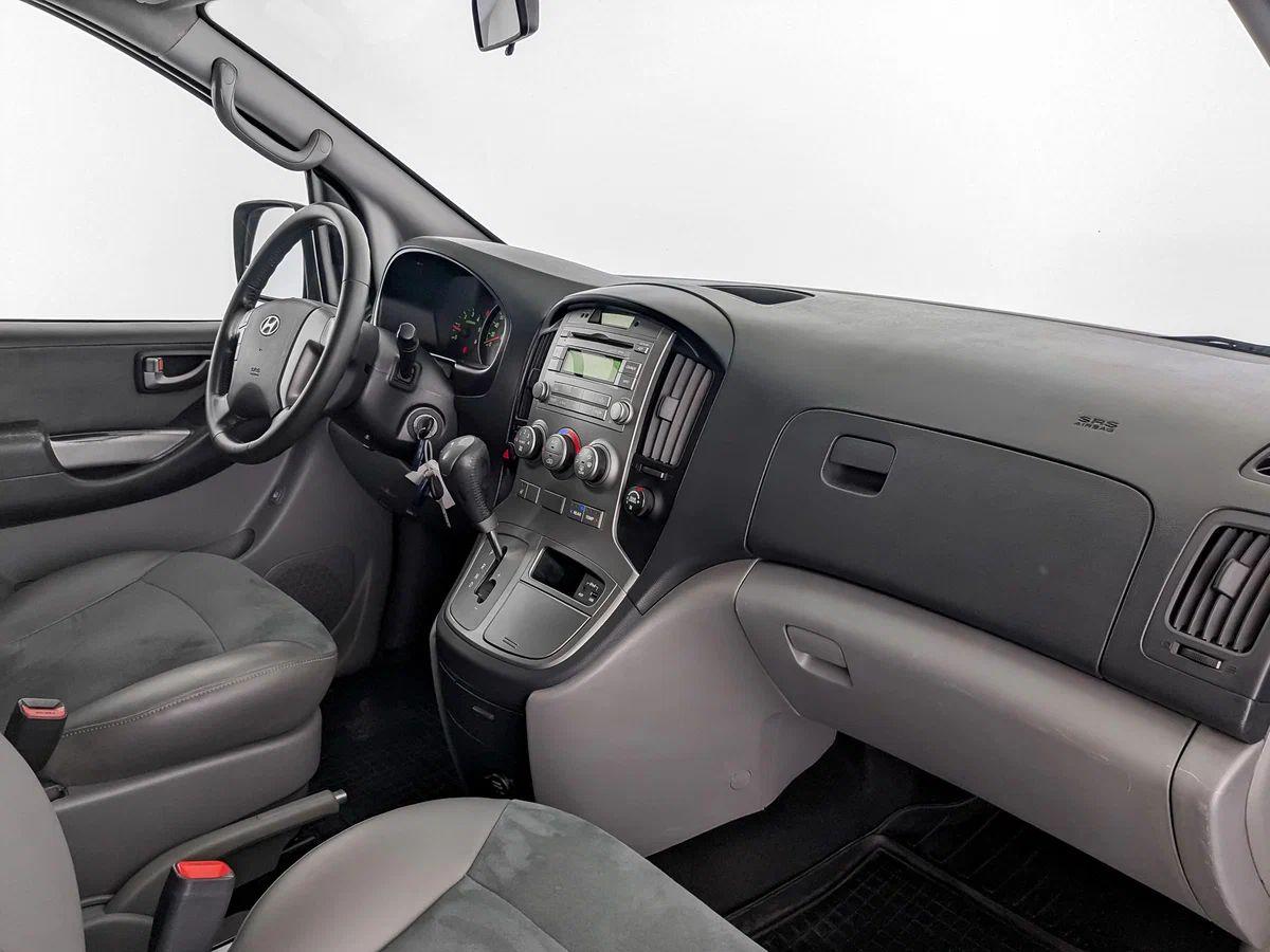 Hyundai H-1 2013, серебряный