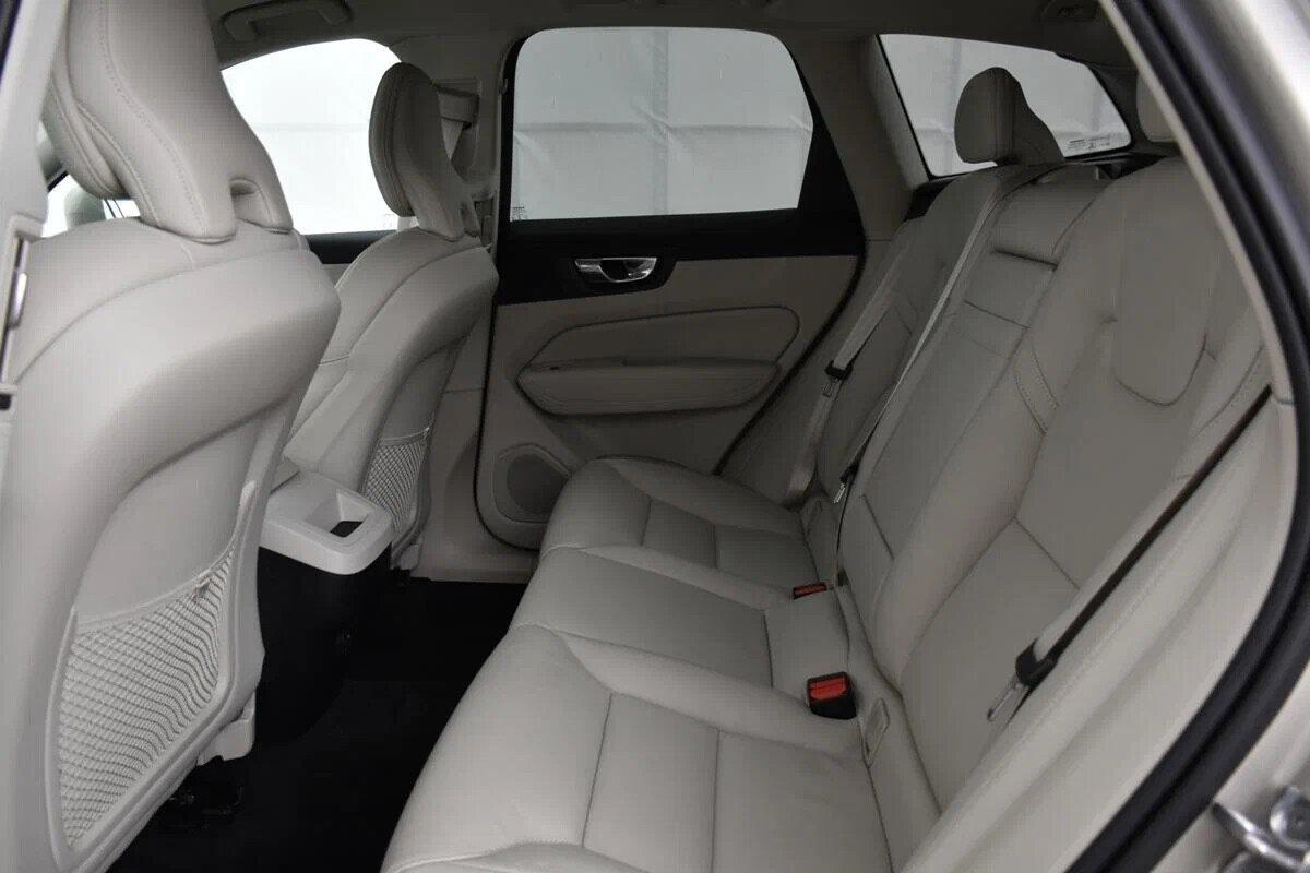 Volvo XC60 2021, бежевый