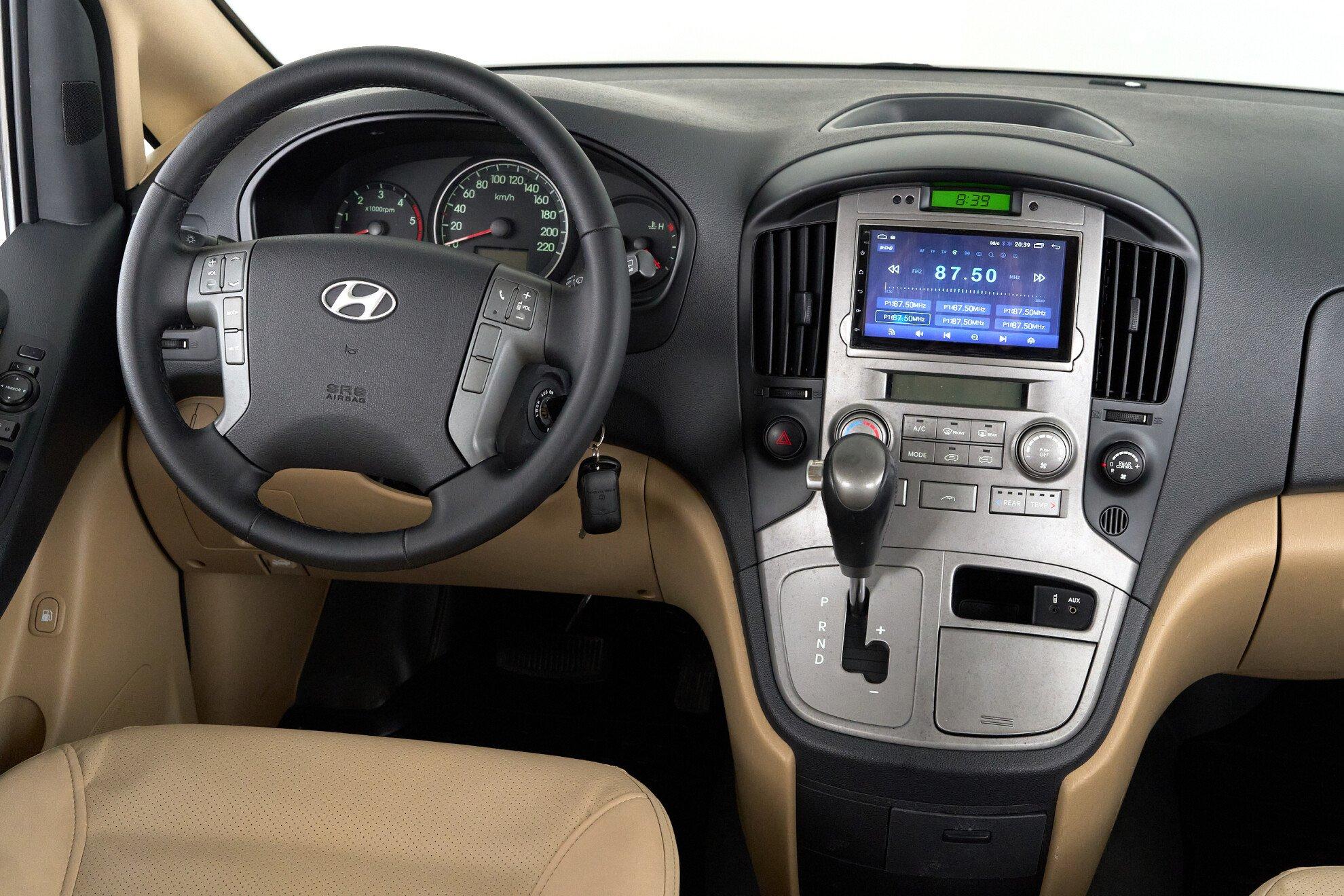 Hyundai Grand Starex 2012, серый