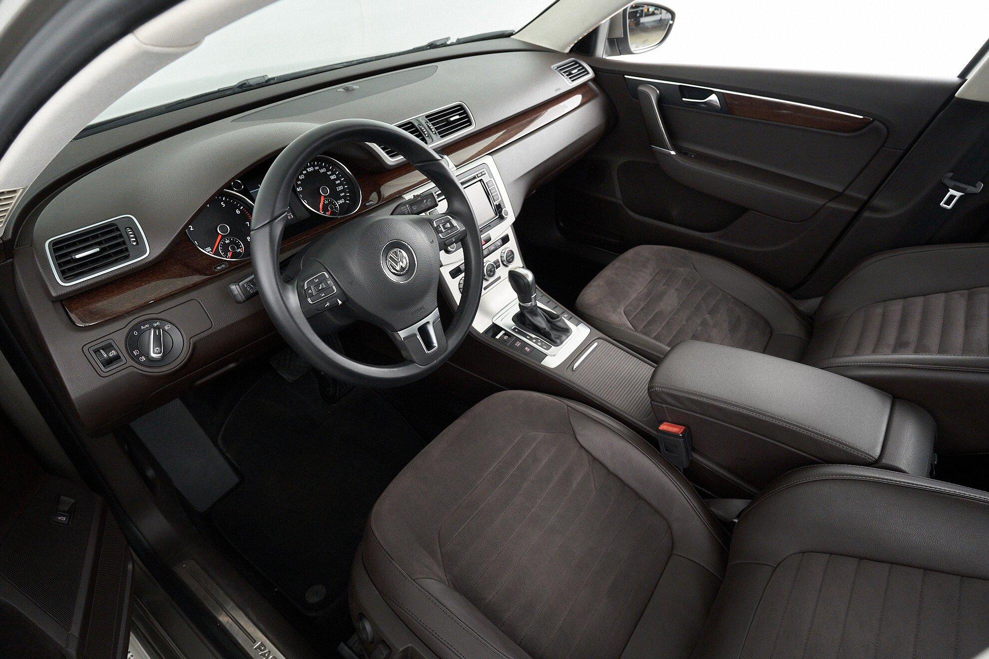 Volkswagen Passat 2013, бежевый