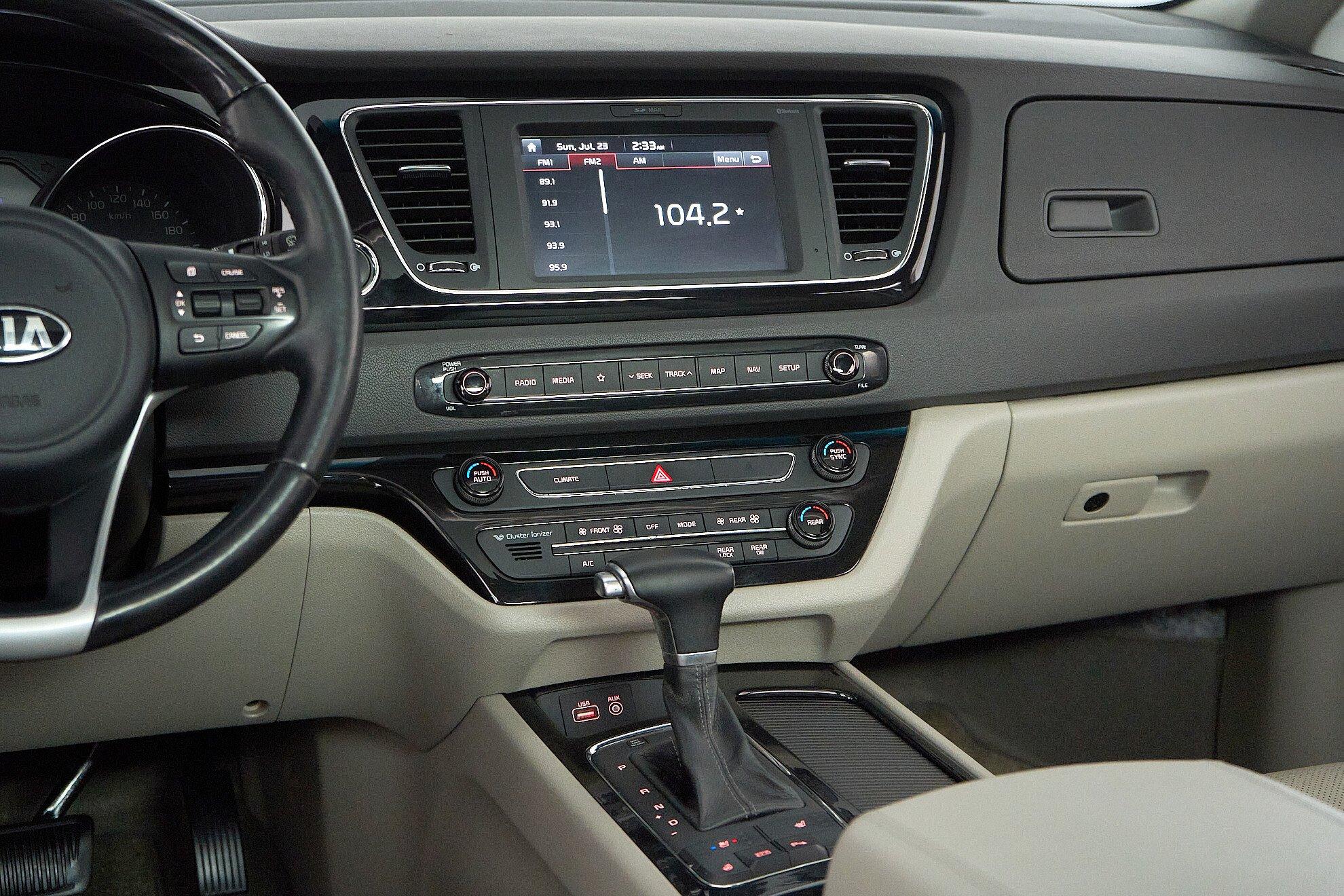 Kia Carnival 2018, серый