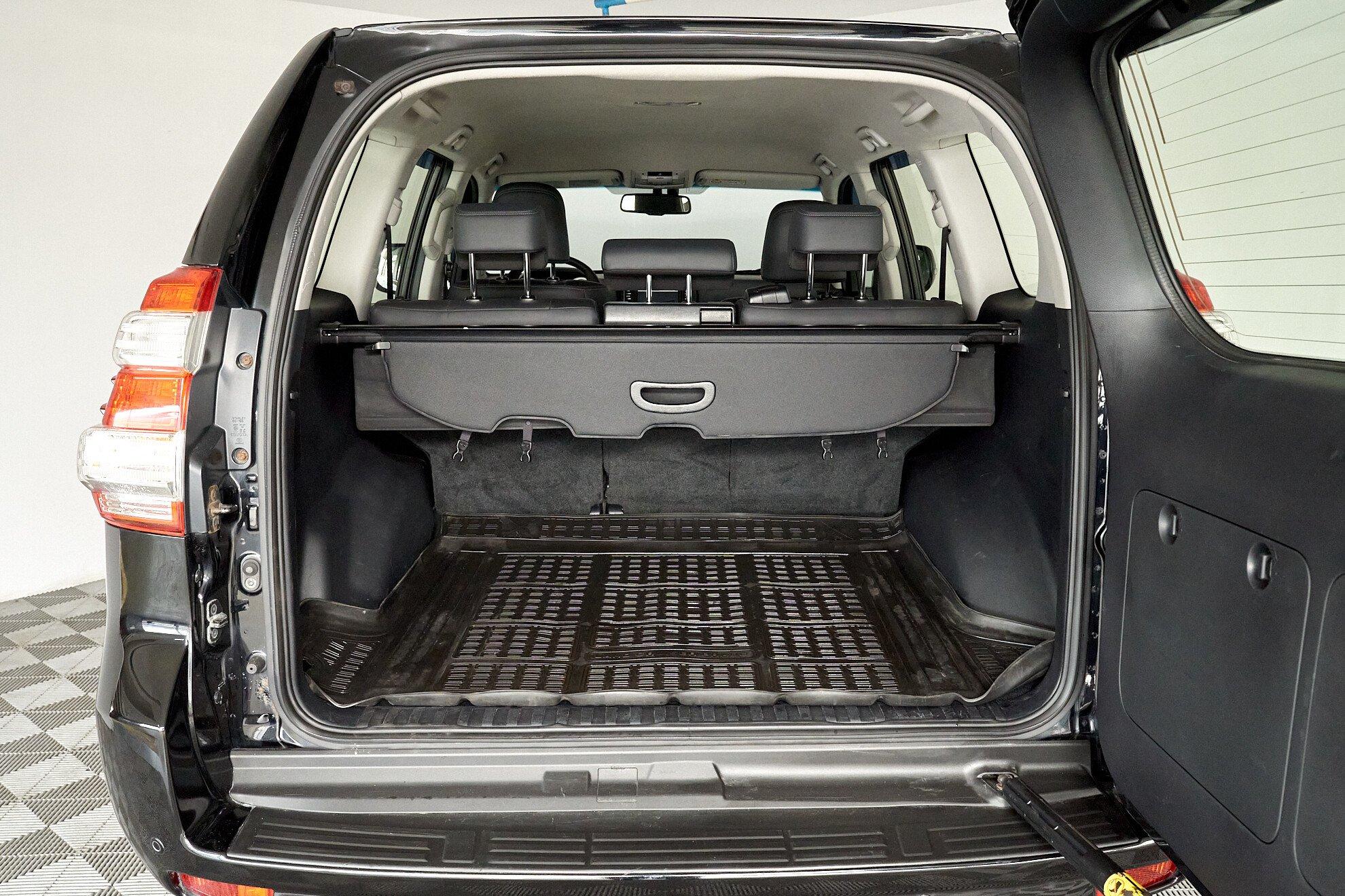 Toyota Land Cruiser Prado 2015, черный