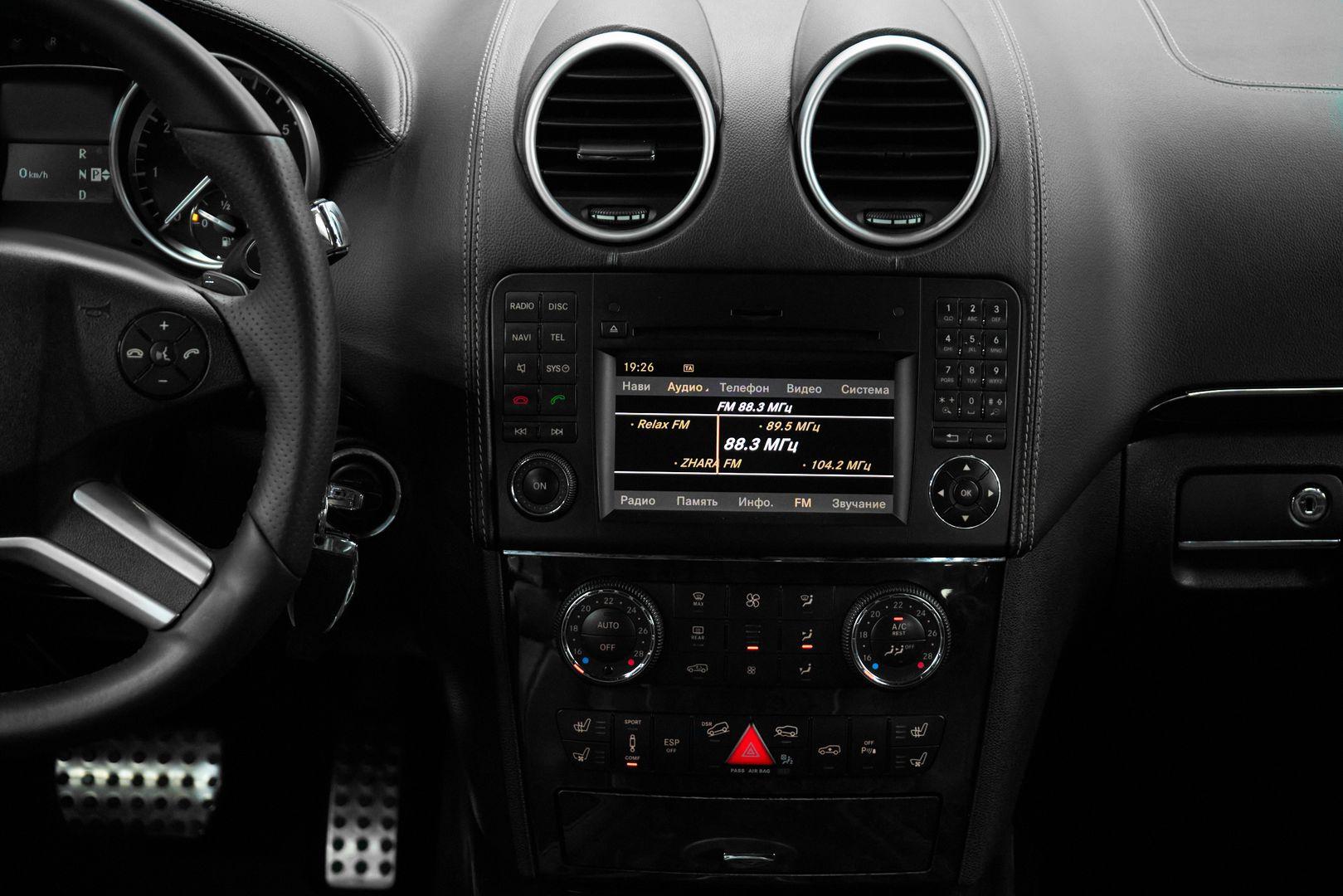 Mercedes-Benz M-Класс 2010, черный