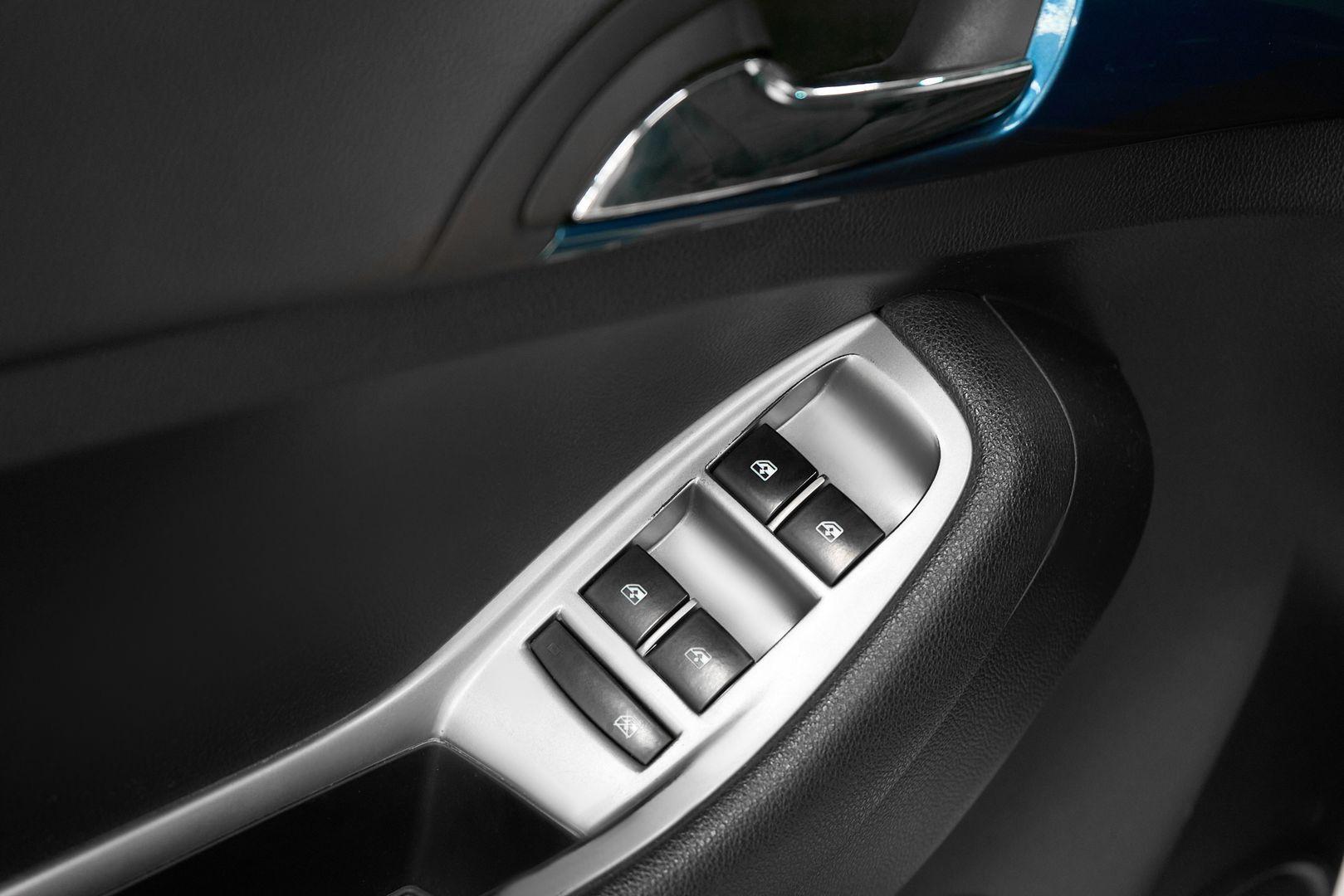 Chevrolet Orlando 2012, белый