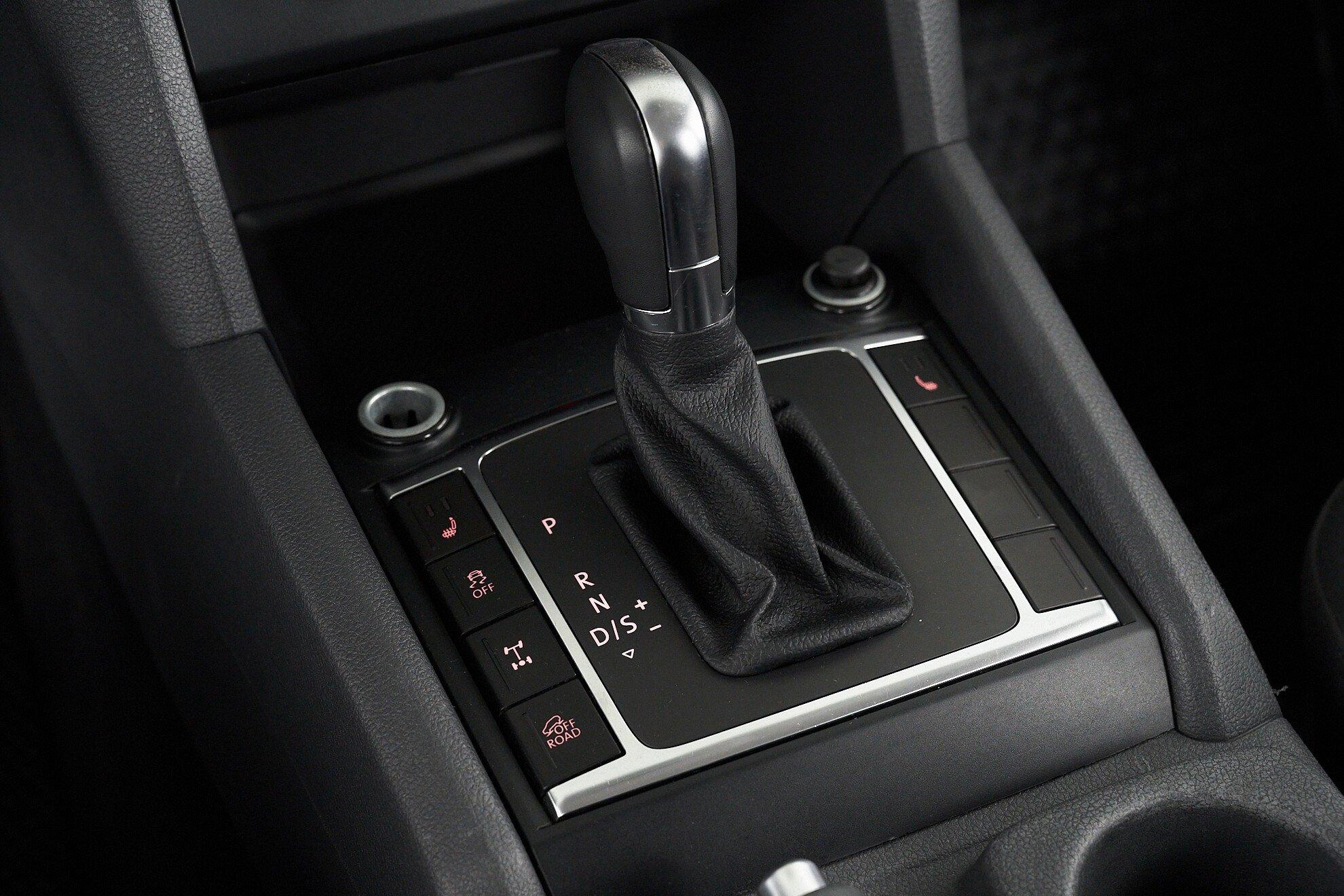Volkswagen Amarok 2013, черный