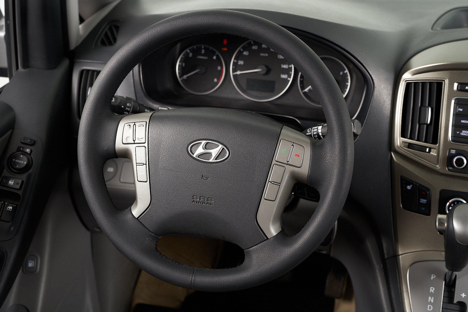 Hyundai Grand Starex 2016, серебряный