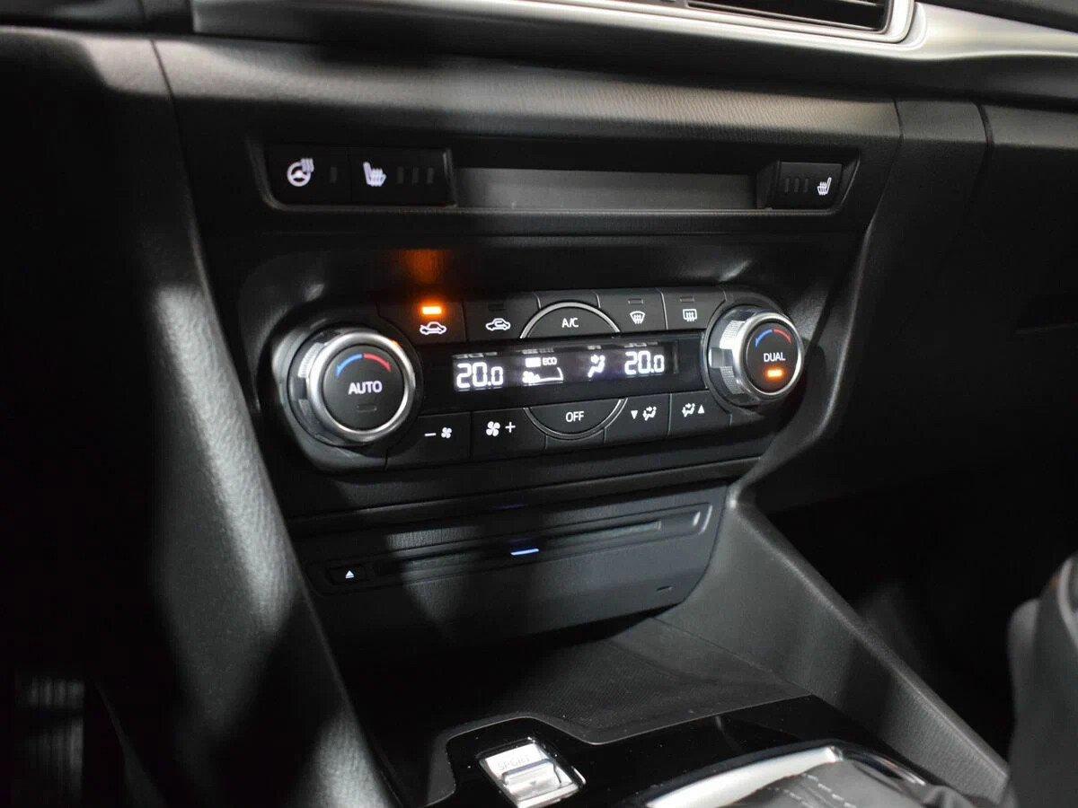 Mazda 3 2018, синий