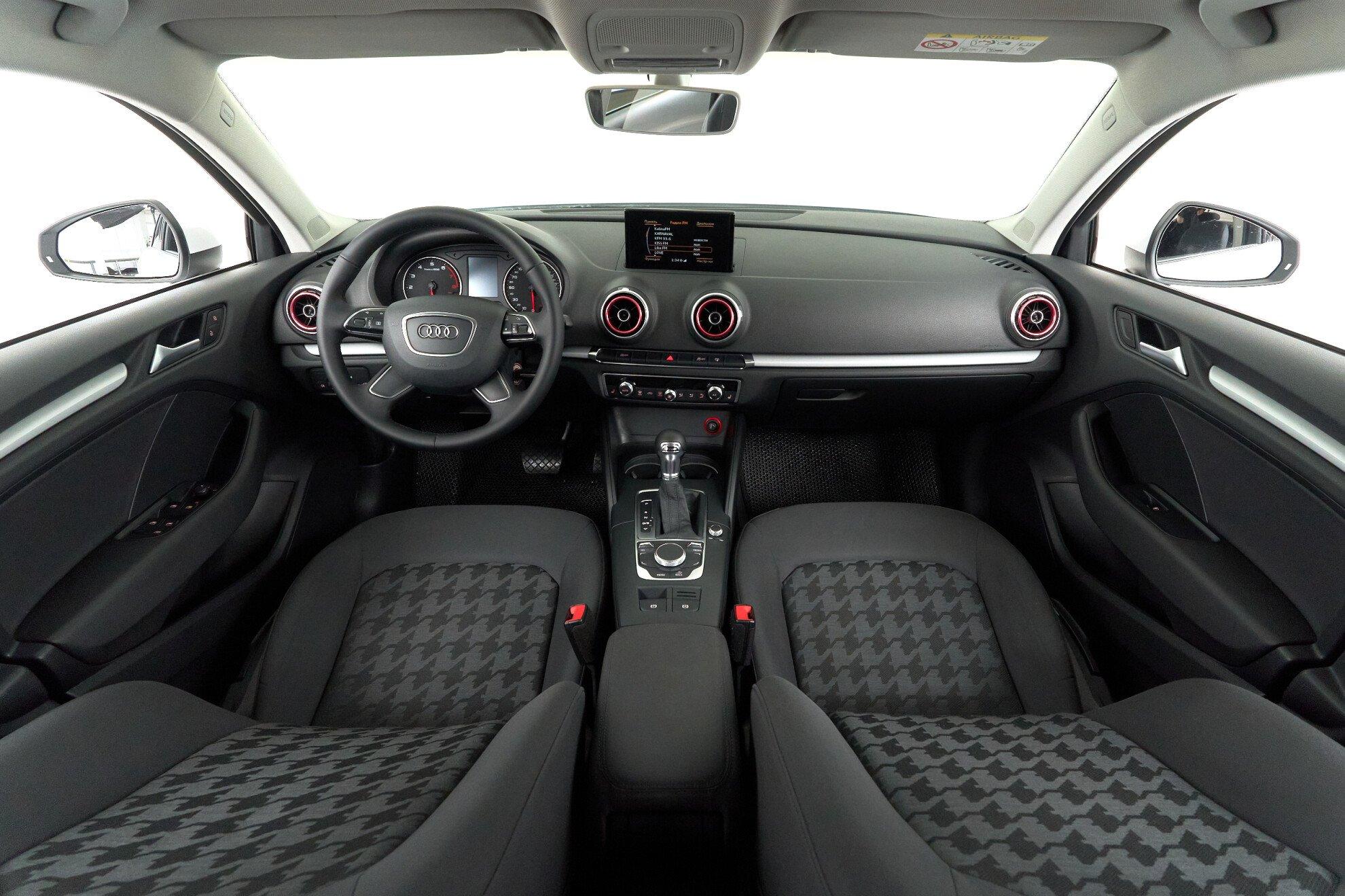 Audi A3 2016, белый