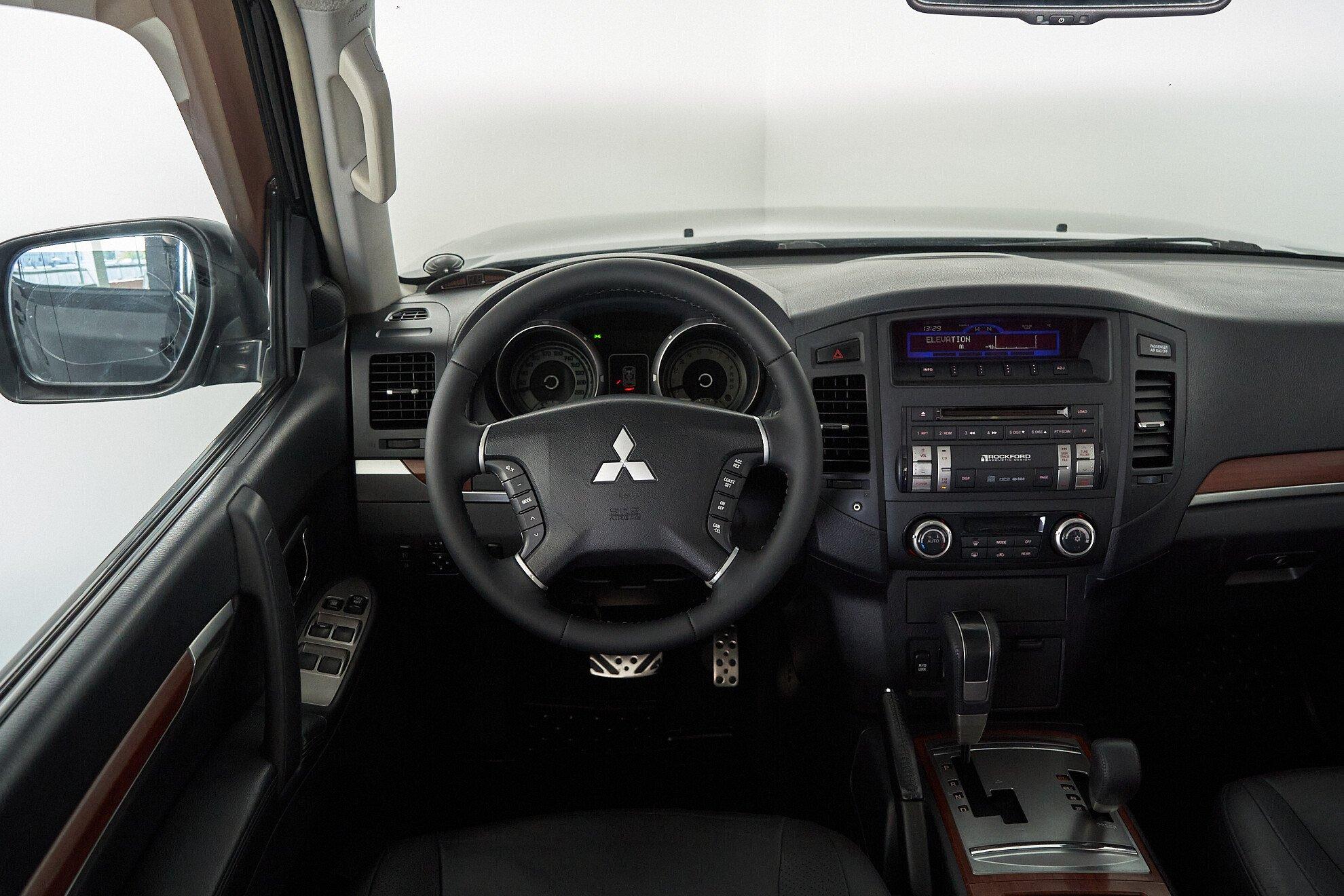 Mitsubishi Pajero 2007, черный