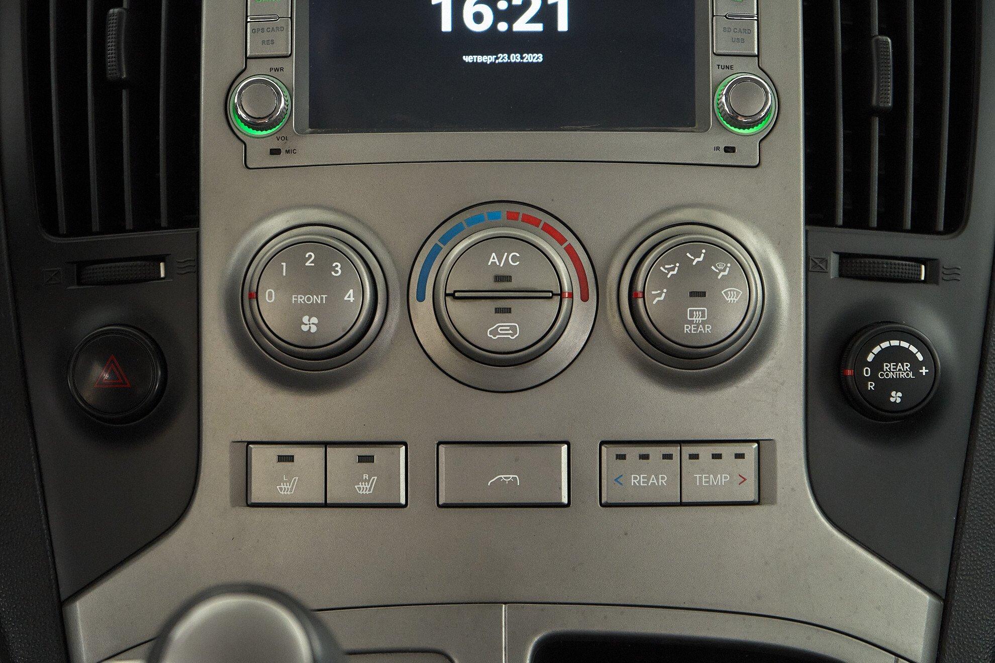 Hyundai Grand Starex 2012, серебряный