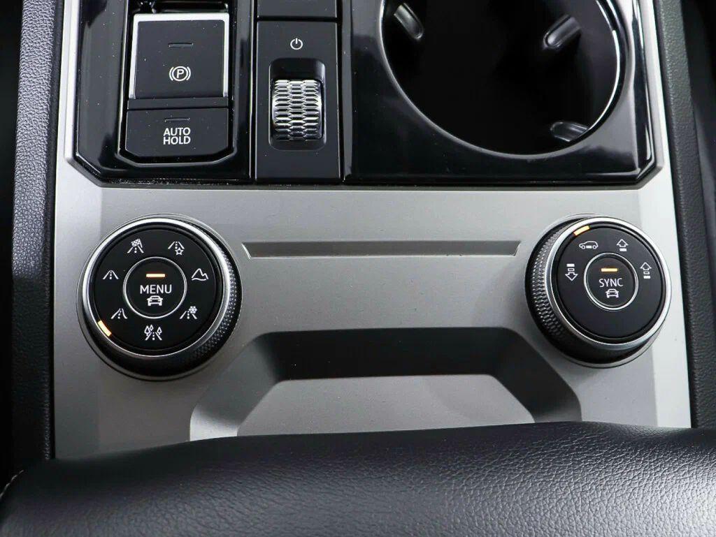 Volkswagen Touareg 2020, белый