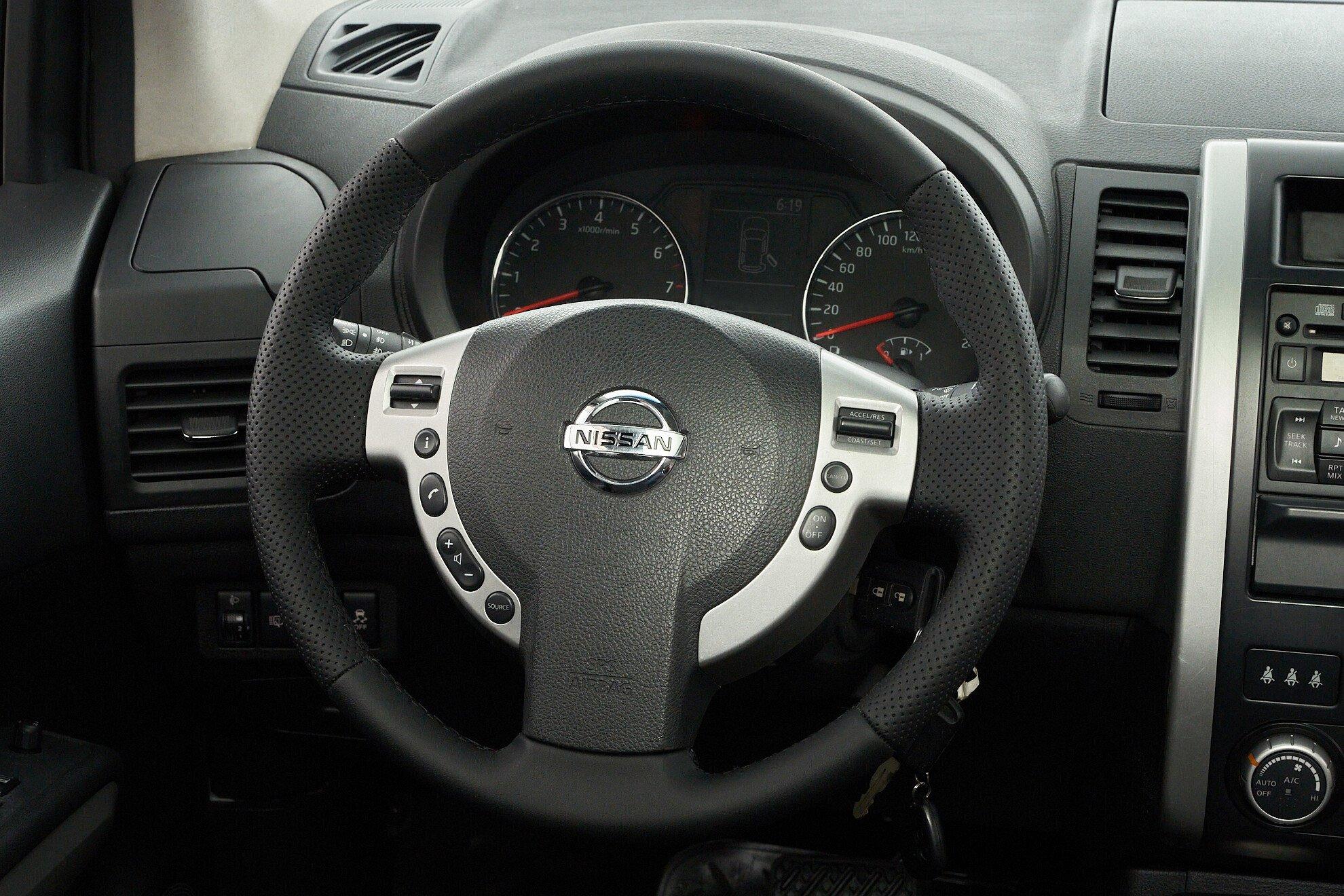 Nissan X-Trail 2011, белый