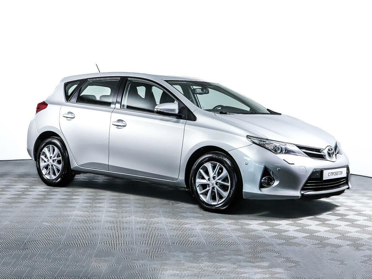 Toyota Auris 2014, серебряный