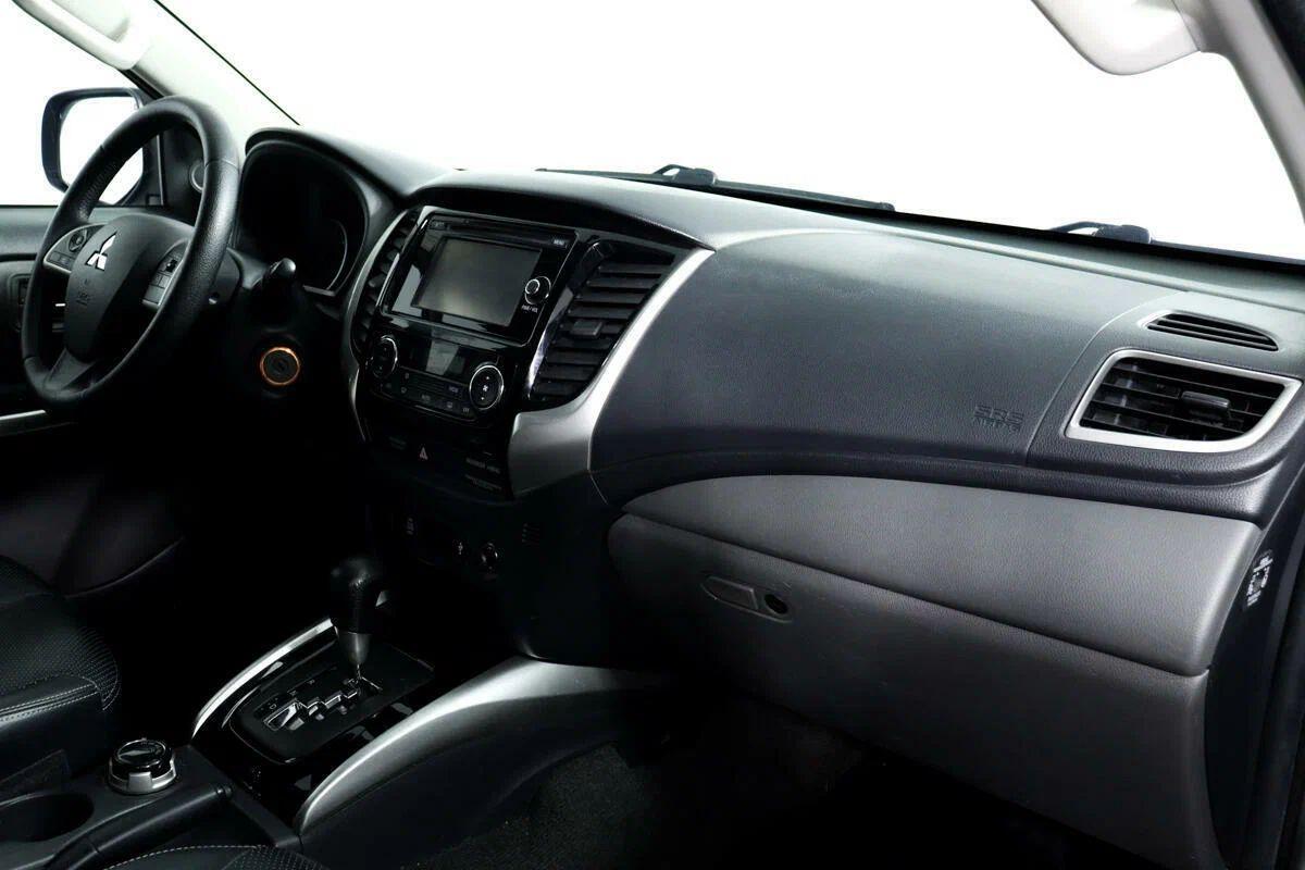 Mitsubishi L200 2016, серебряный