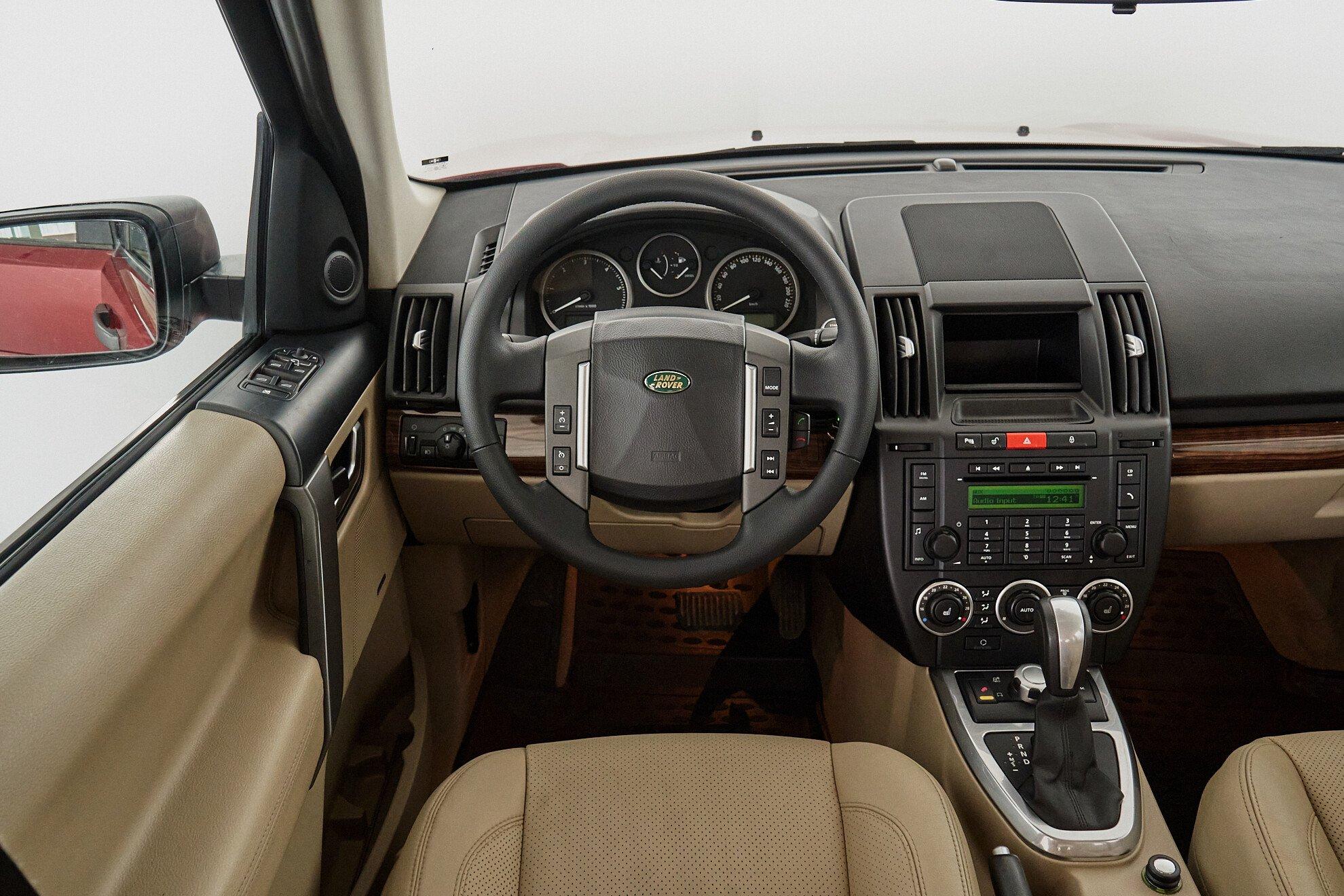 Land Rover Freelander 2009, красный